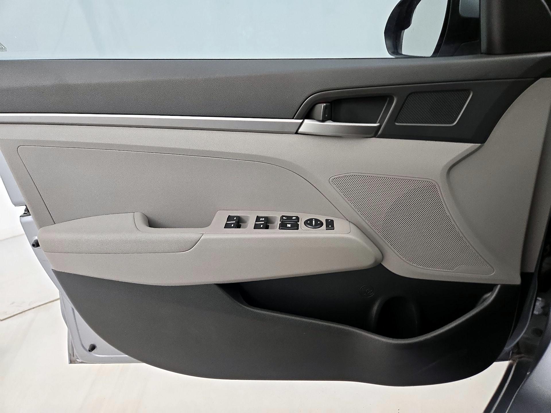 Thumbnail: 2017 Hyundai Elantra - 12