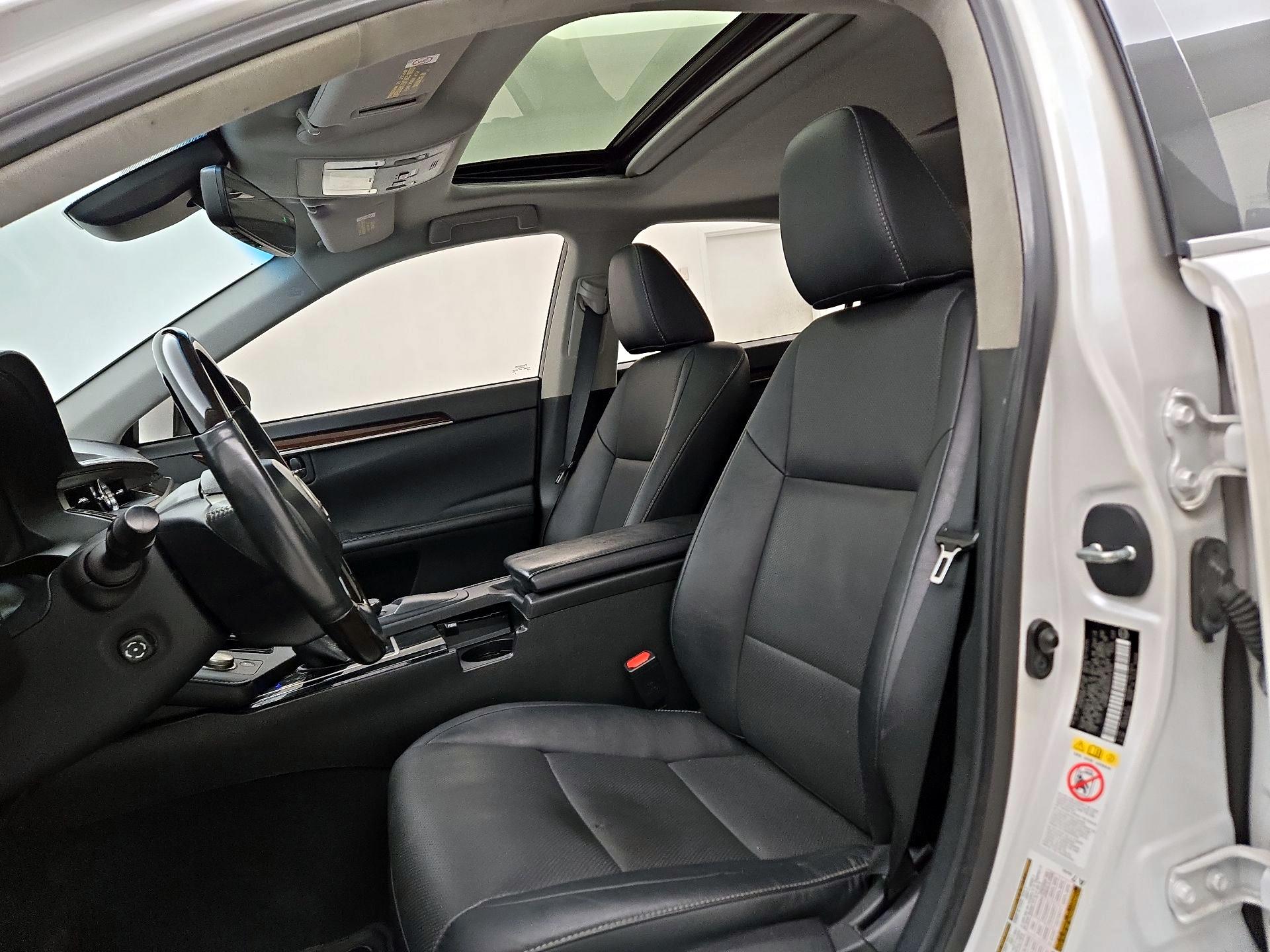 Thumbnail: 2017 Lexus ES - 11