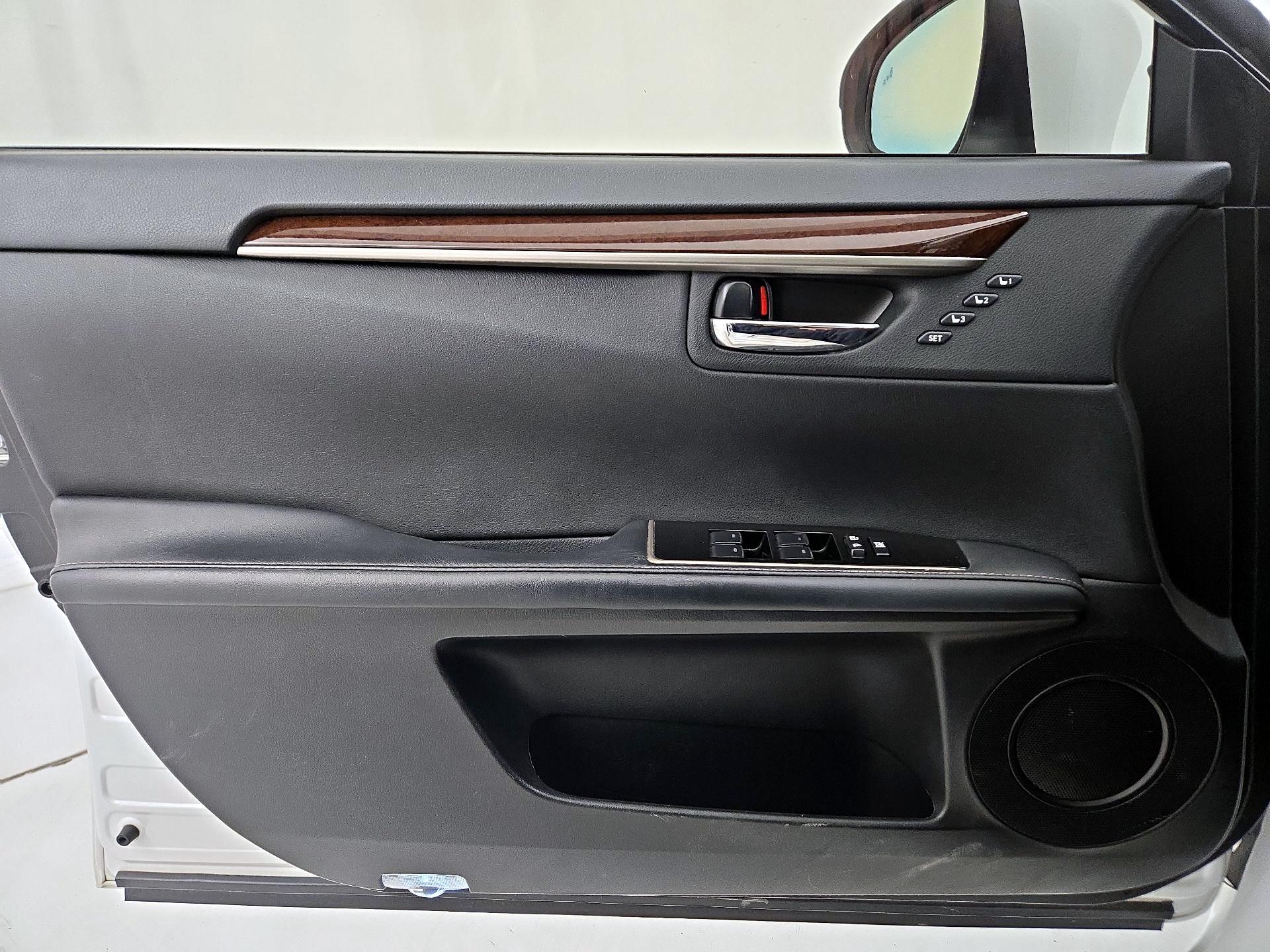 Thumbnail: 2017 Lexus ES - 12