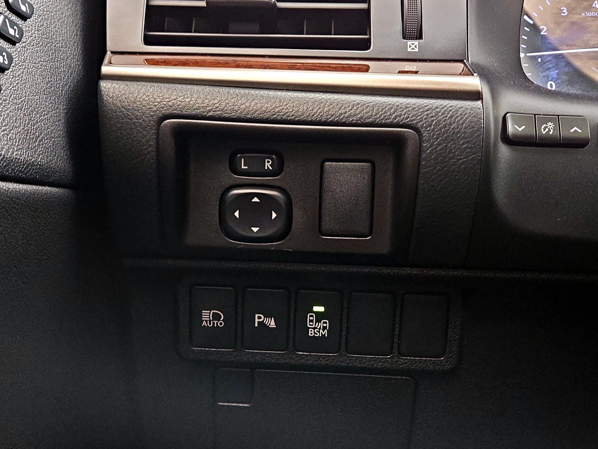 Thumbnail: 2017 Lexus ES - 13