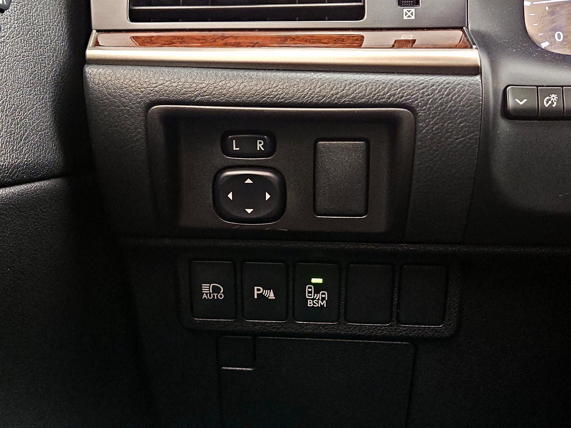 Thumbnail: 2017 Lexus ES - 14