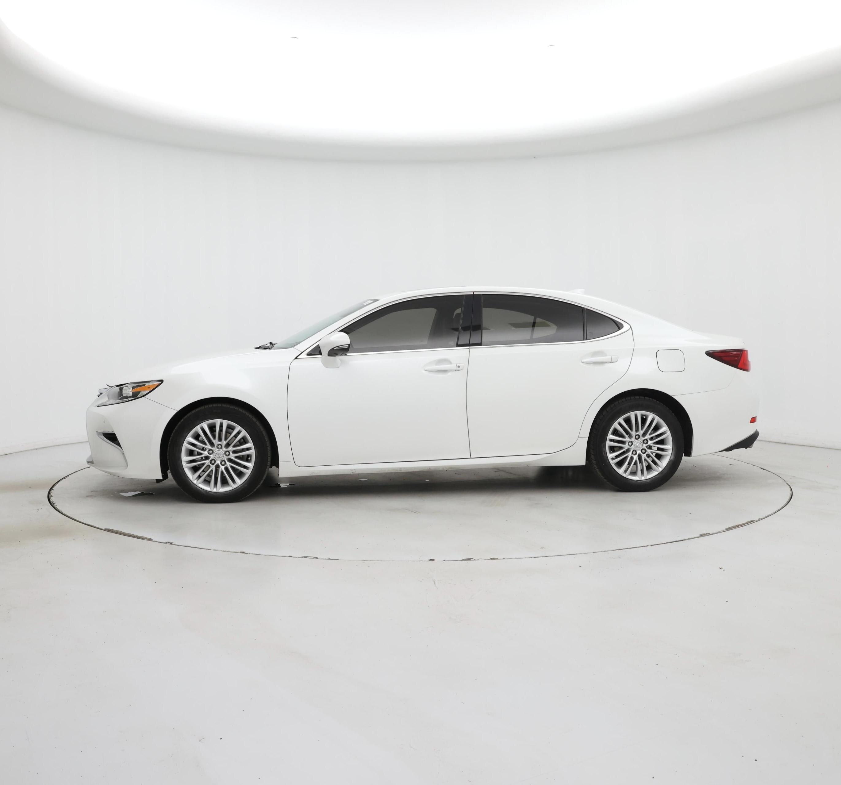 Thumbnail: 2017 Lexus ES - 3