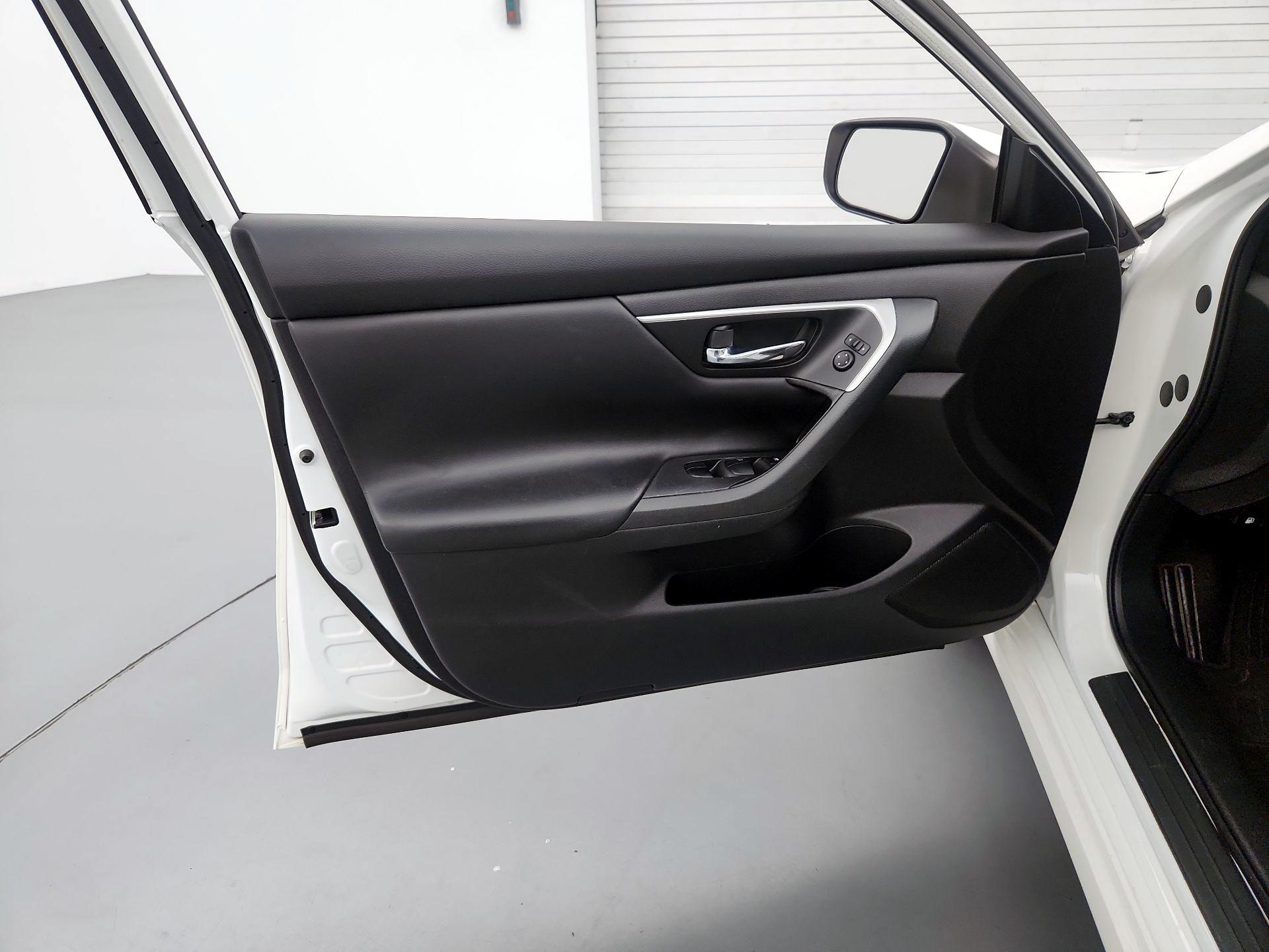 Thumbnail: 2018 Nissan Altima - 12