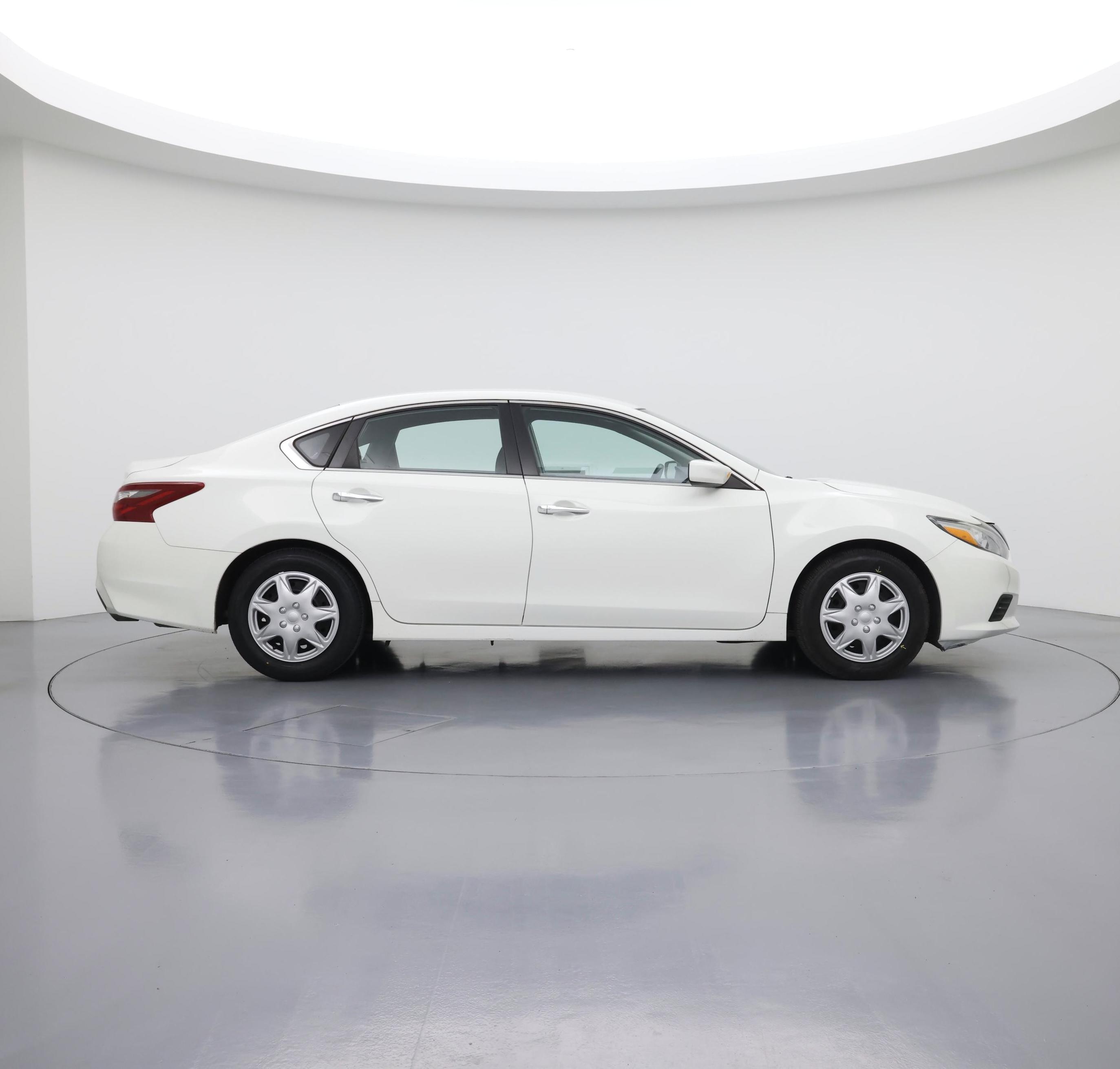 Thumbnail: 2018 Nissan Altima - 7