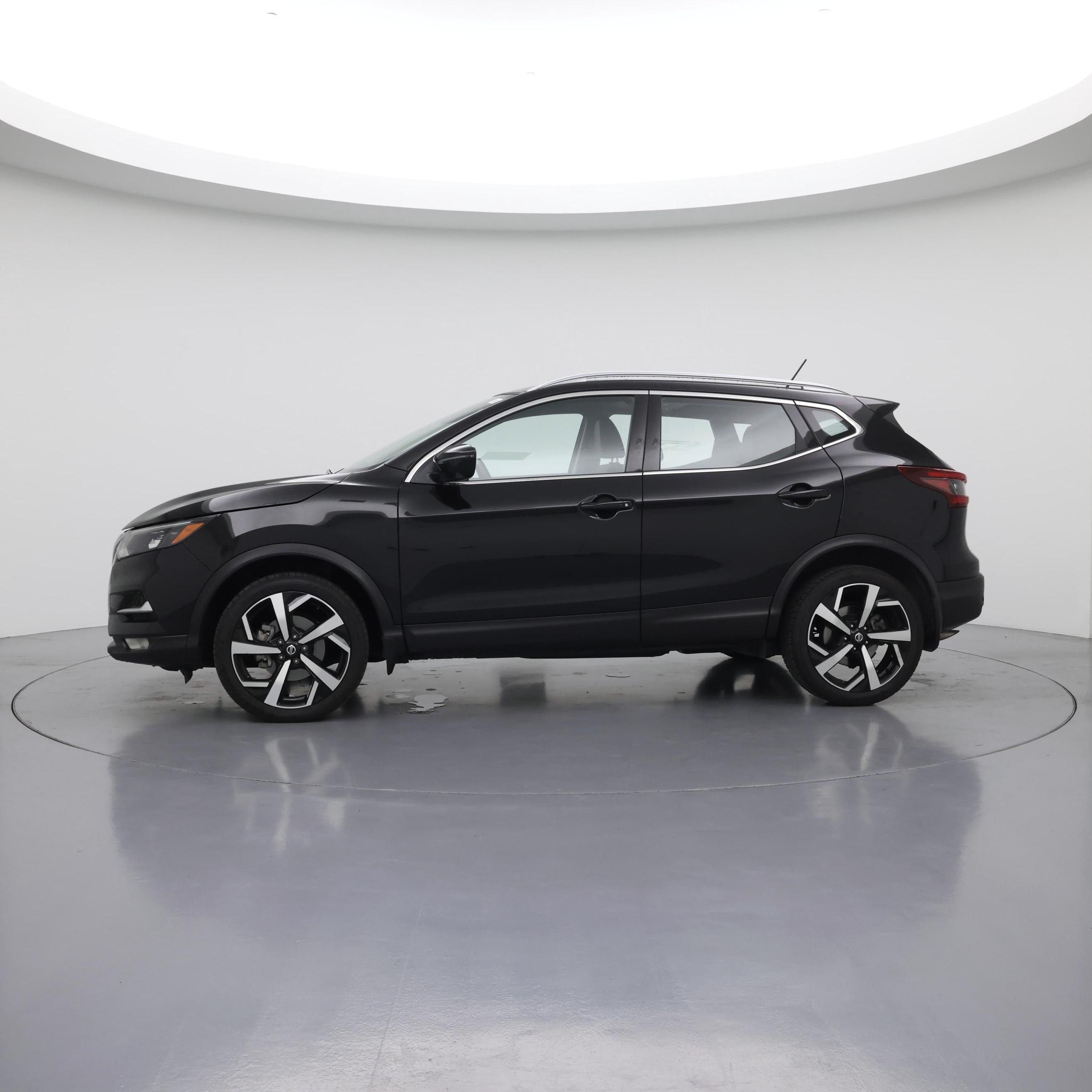 Thumbnail: 2020 Nissan Rogue Sport - 3