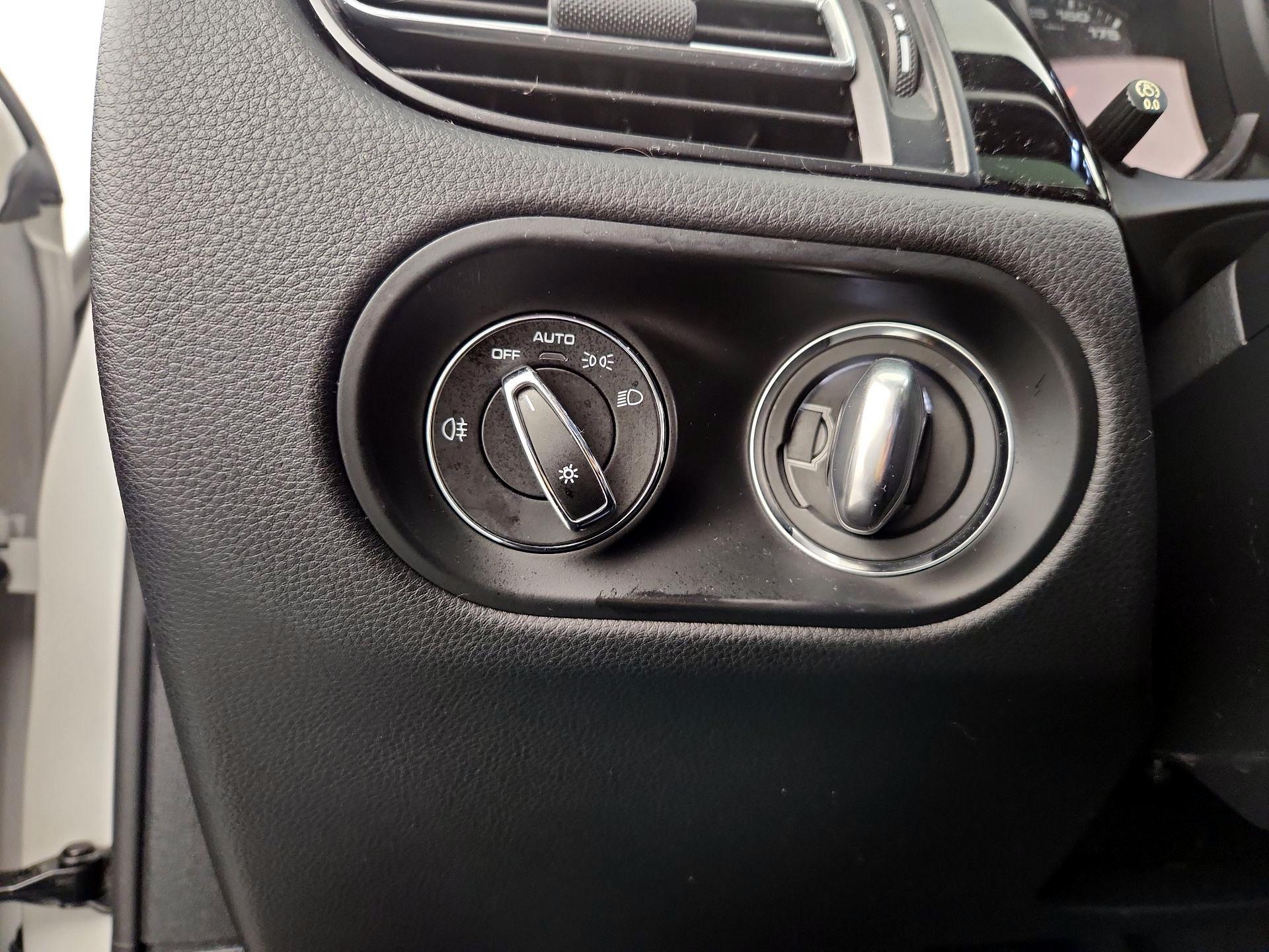 Thumbnail: 2019 Porsche Macan - 13