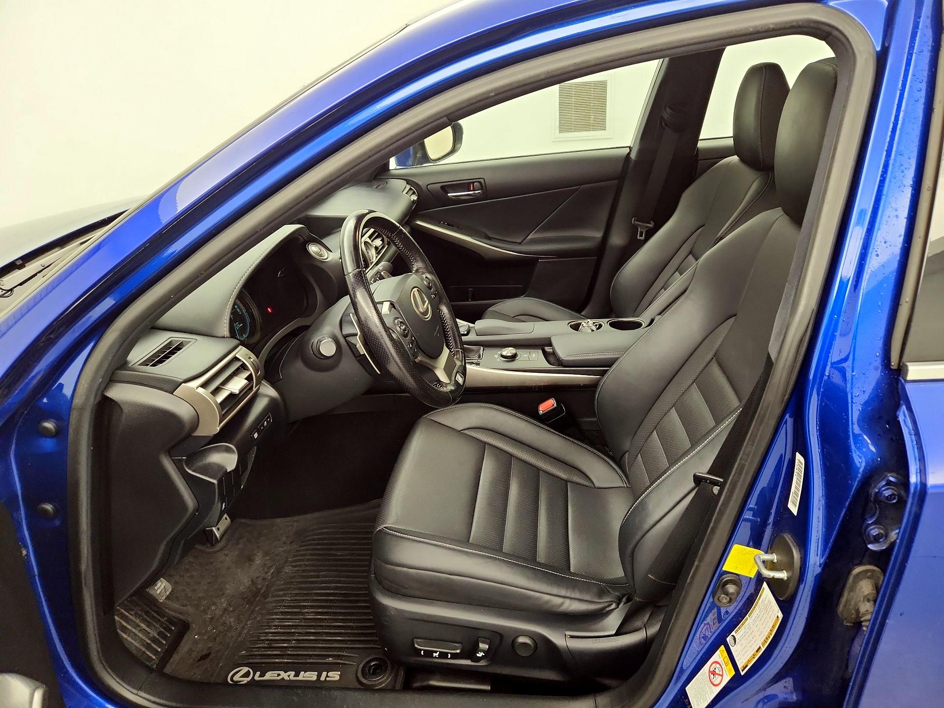 Thumbnail: 2016 Lexus IS - 11