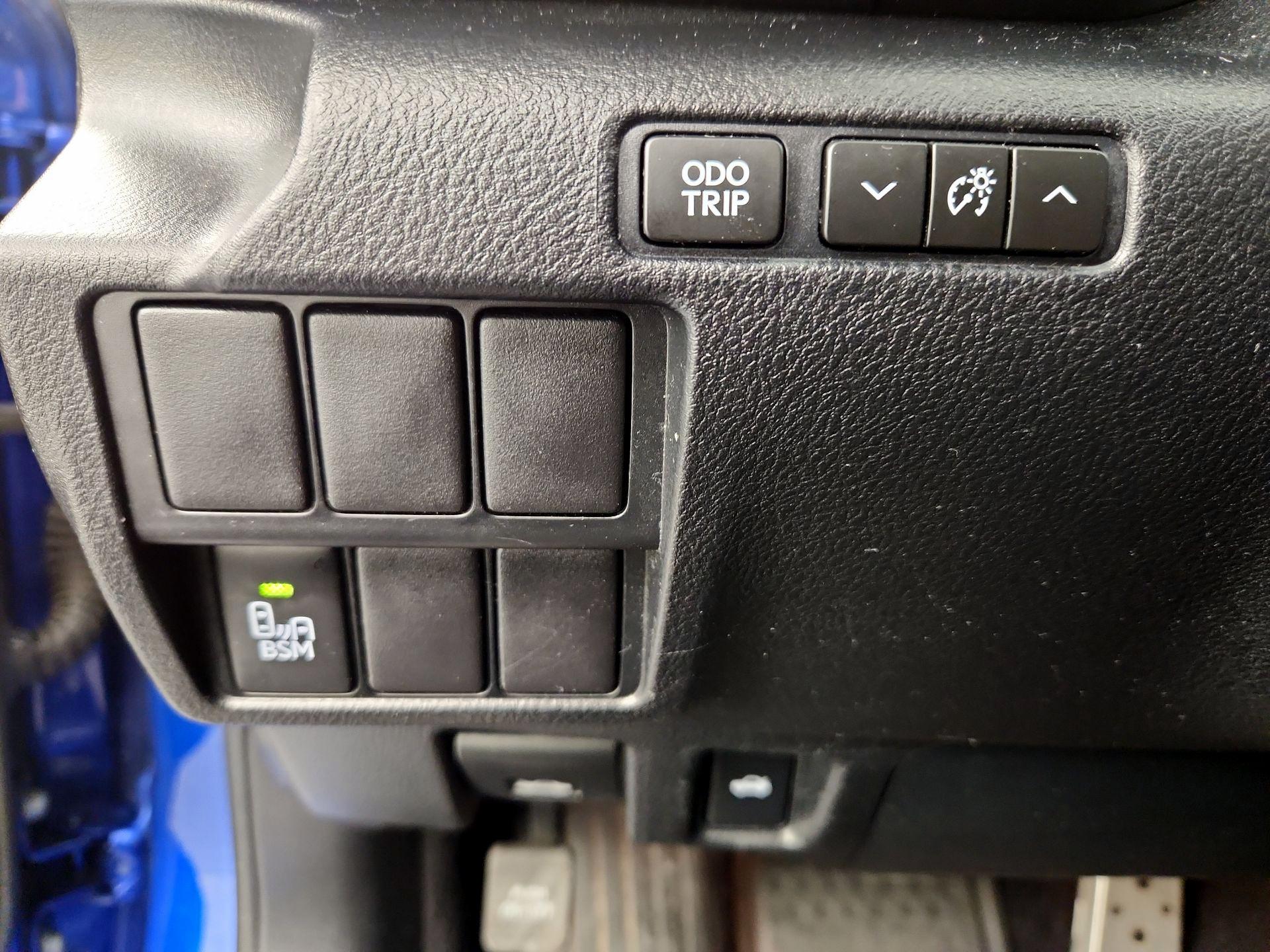 Thumbnail: 2016 Lexus IS - 13