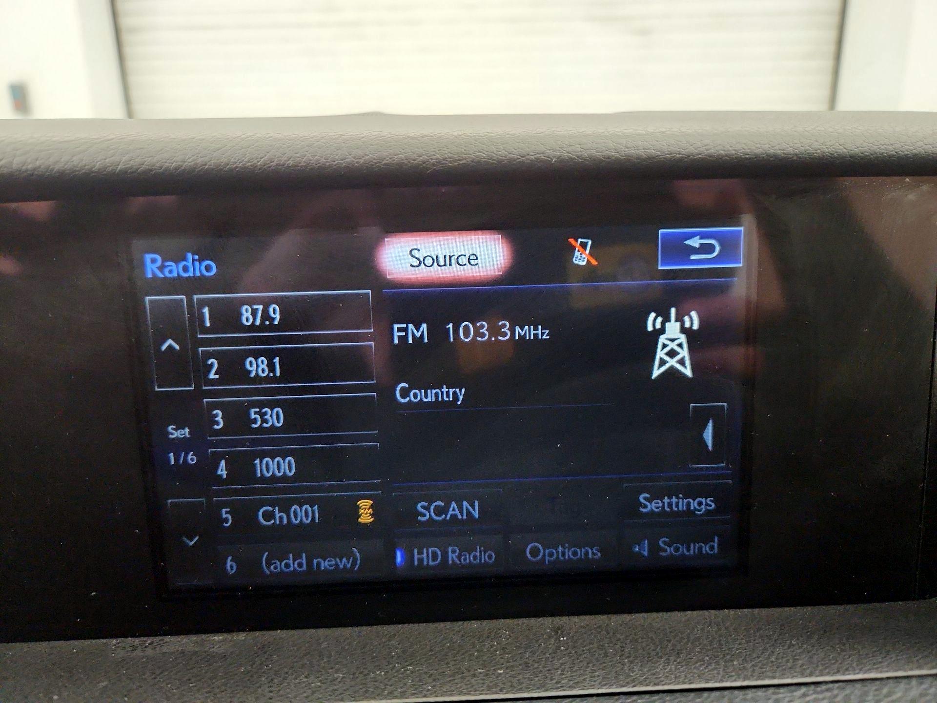 Thumbnail: 2016 Lexus IS - 15