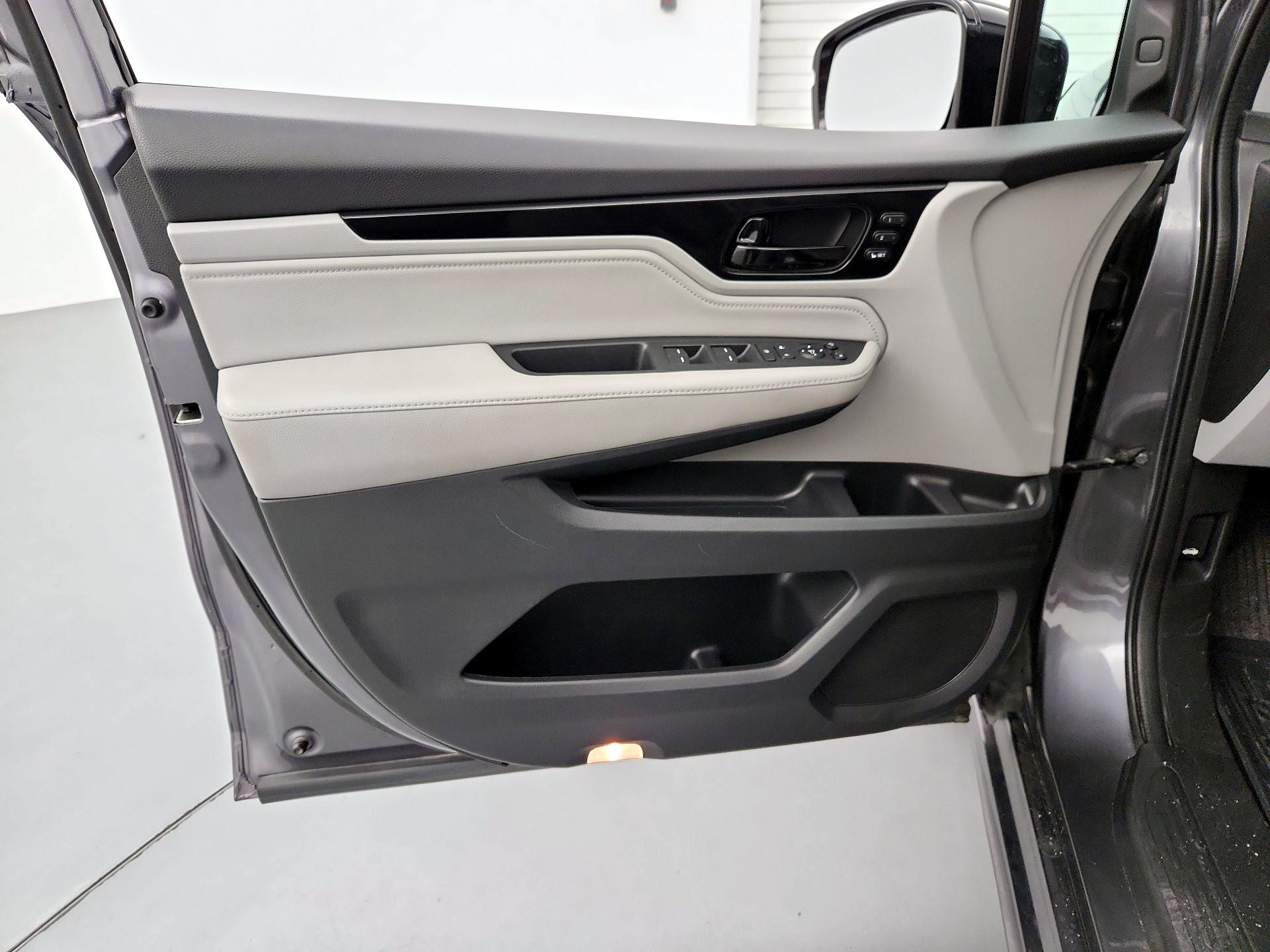 Thumbnail: 2018 Honda Odyssey - 12