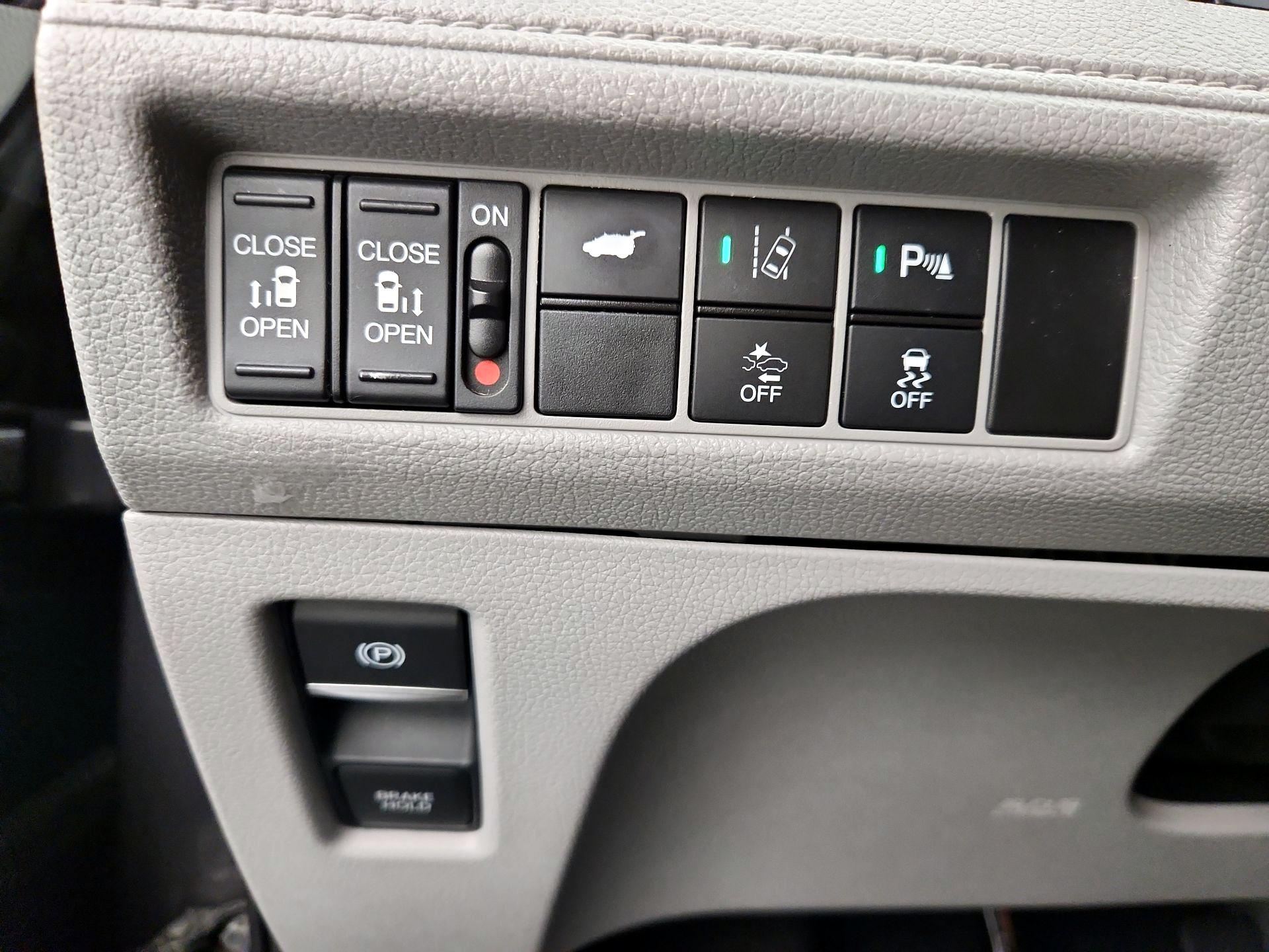 Thumbnail: 2018 Honda Odyssey - 13