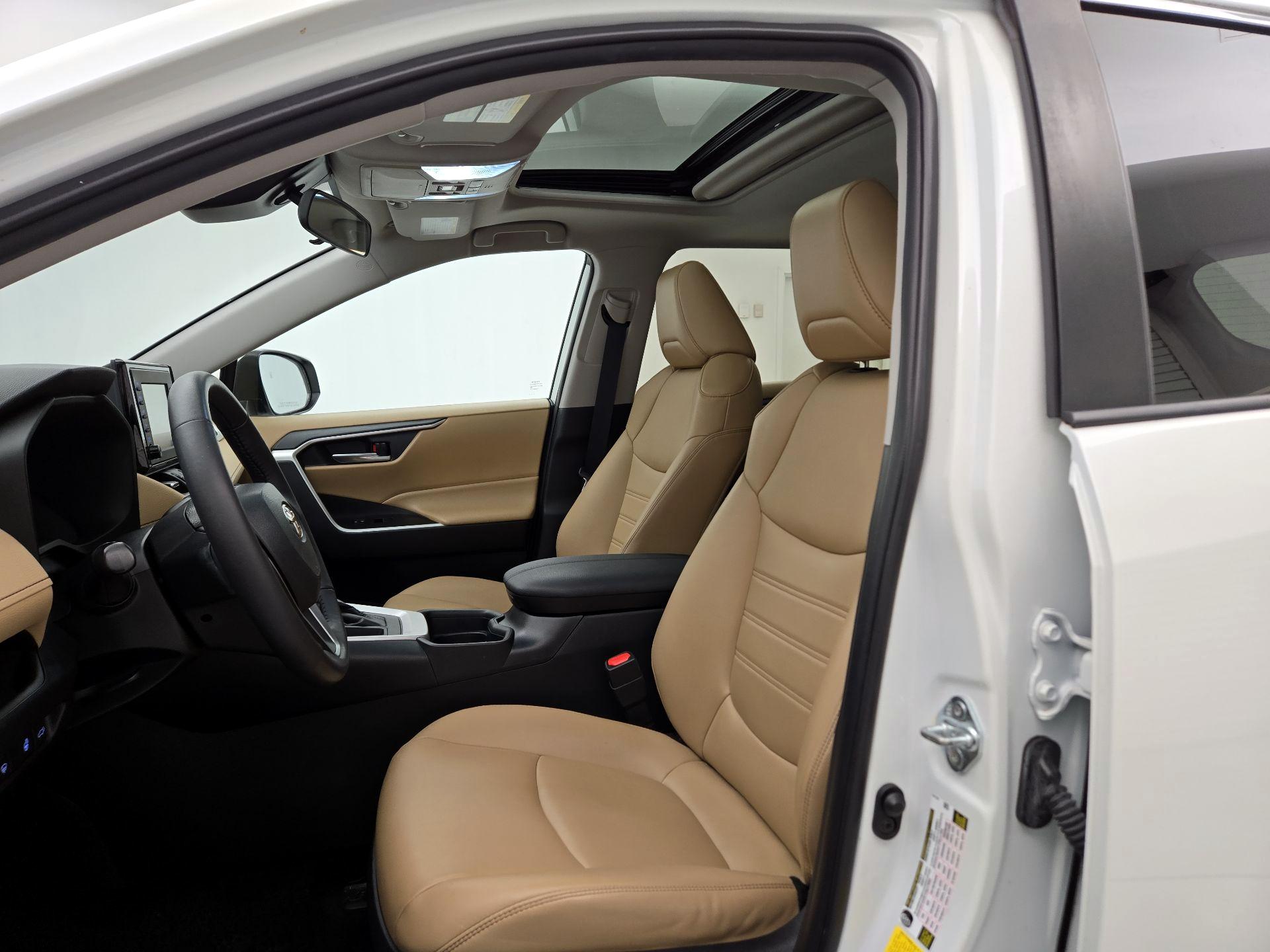 Thumbnail: 2021 Toyota RAV4 - 11