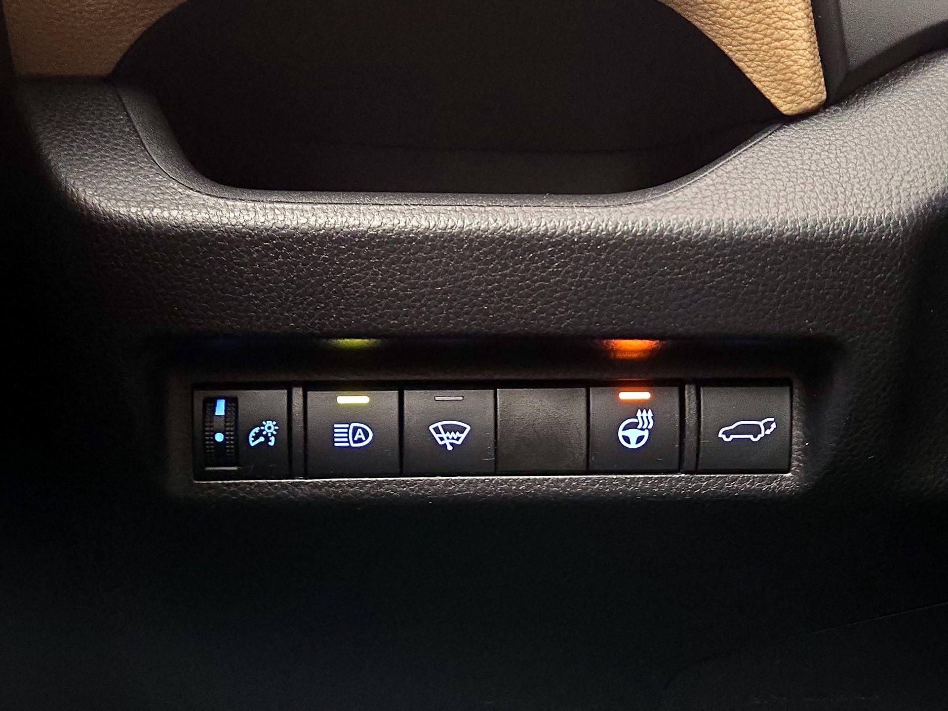 Thumbnail: 2021 Toyota RAV4 - 13