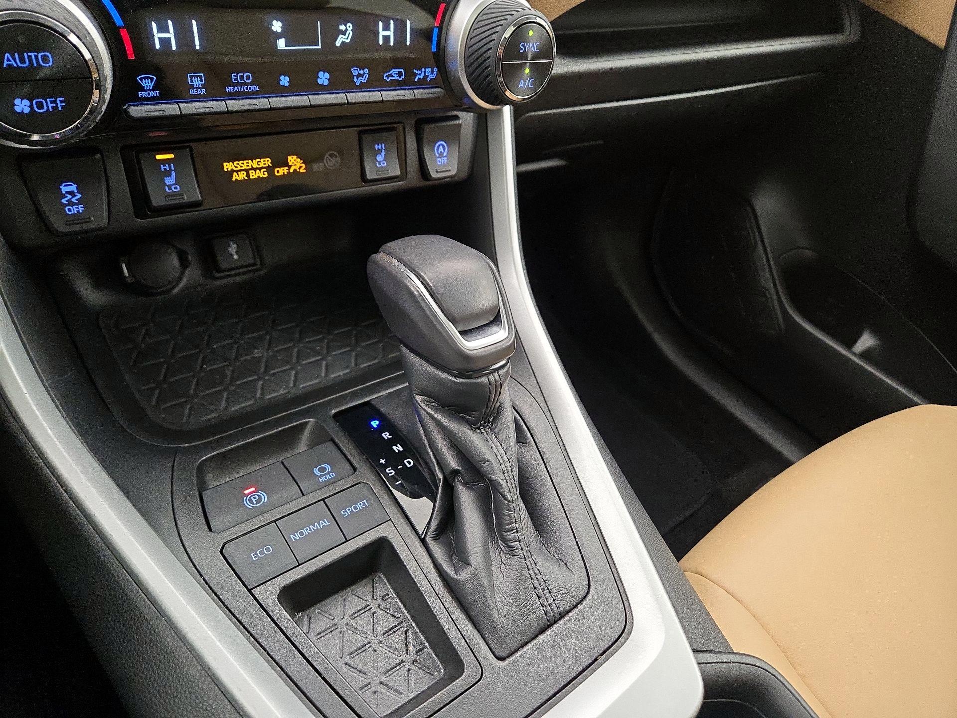 Thumbnail: 2021 Toyota RAV4 - 17