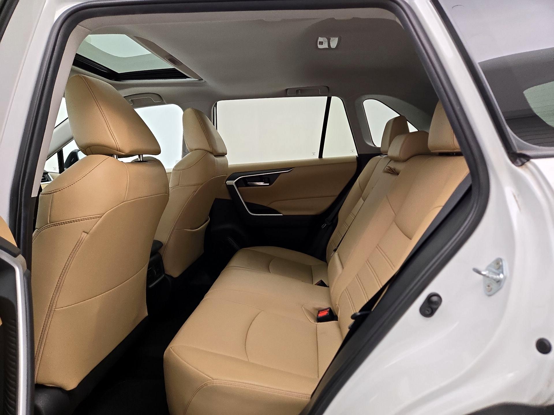 Thumbnail: 2021 Toyota RAV4 - 20