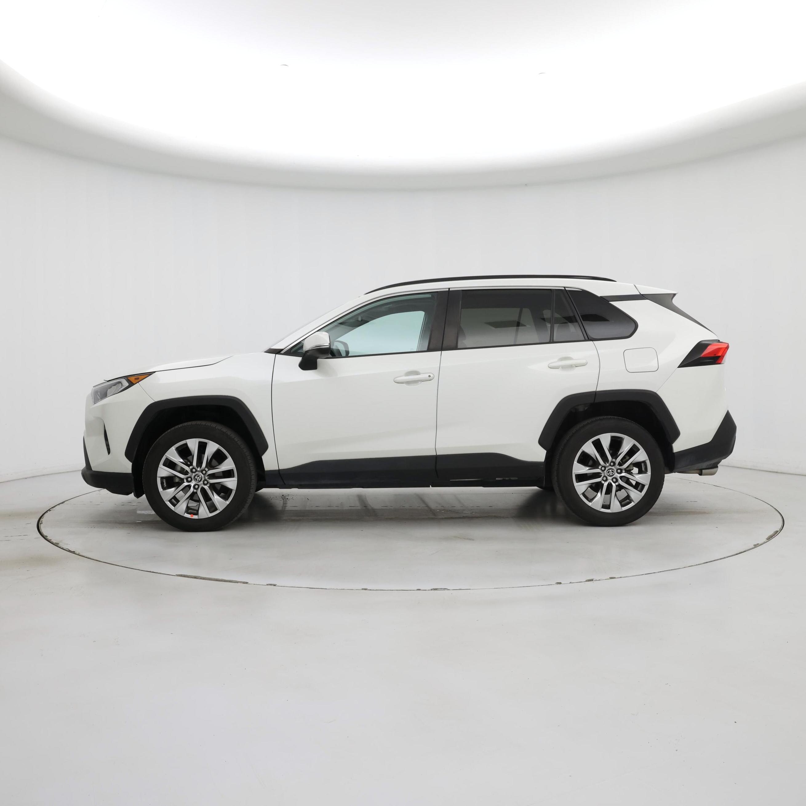 Thumbnail: 2021 Toyota RAV4 - 3