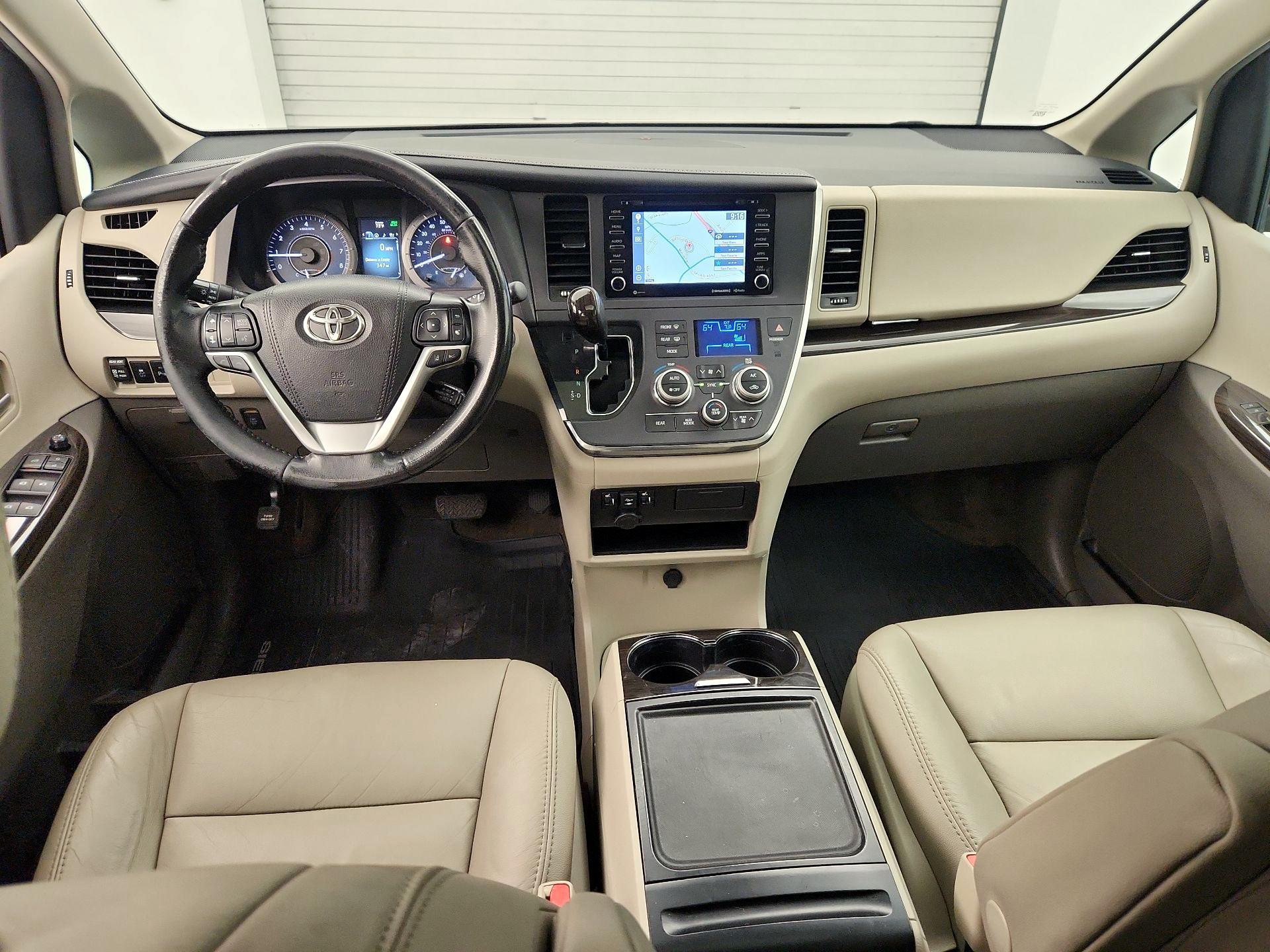 Thumbnail: 2018 Toyota Sienna - 9