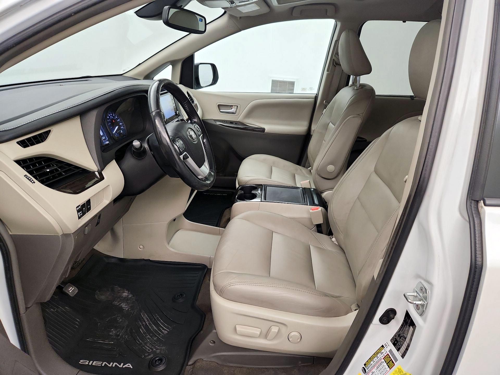 Thumbnail: 2018 Toyota Sienna - 11