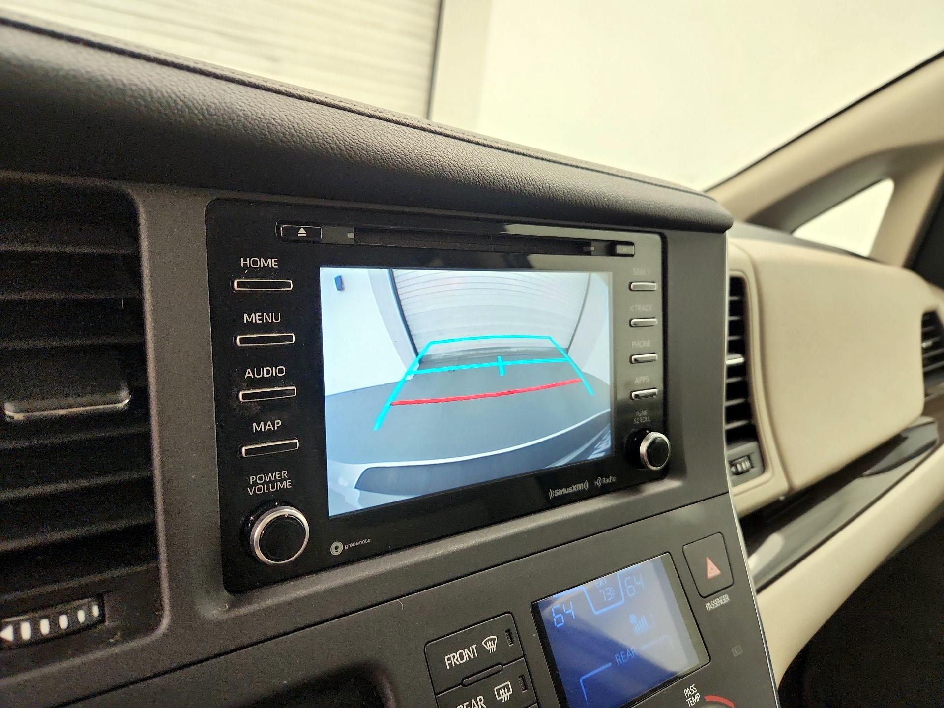 Thumbnail: 2018 Toyota Sienna - 15