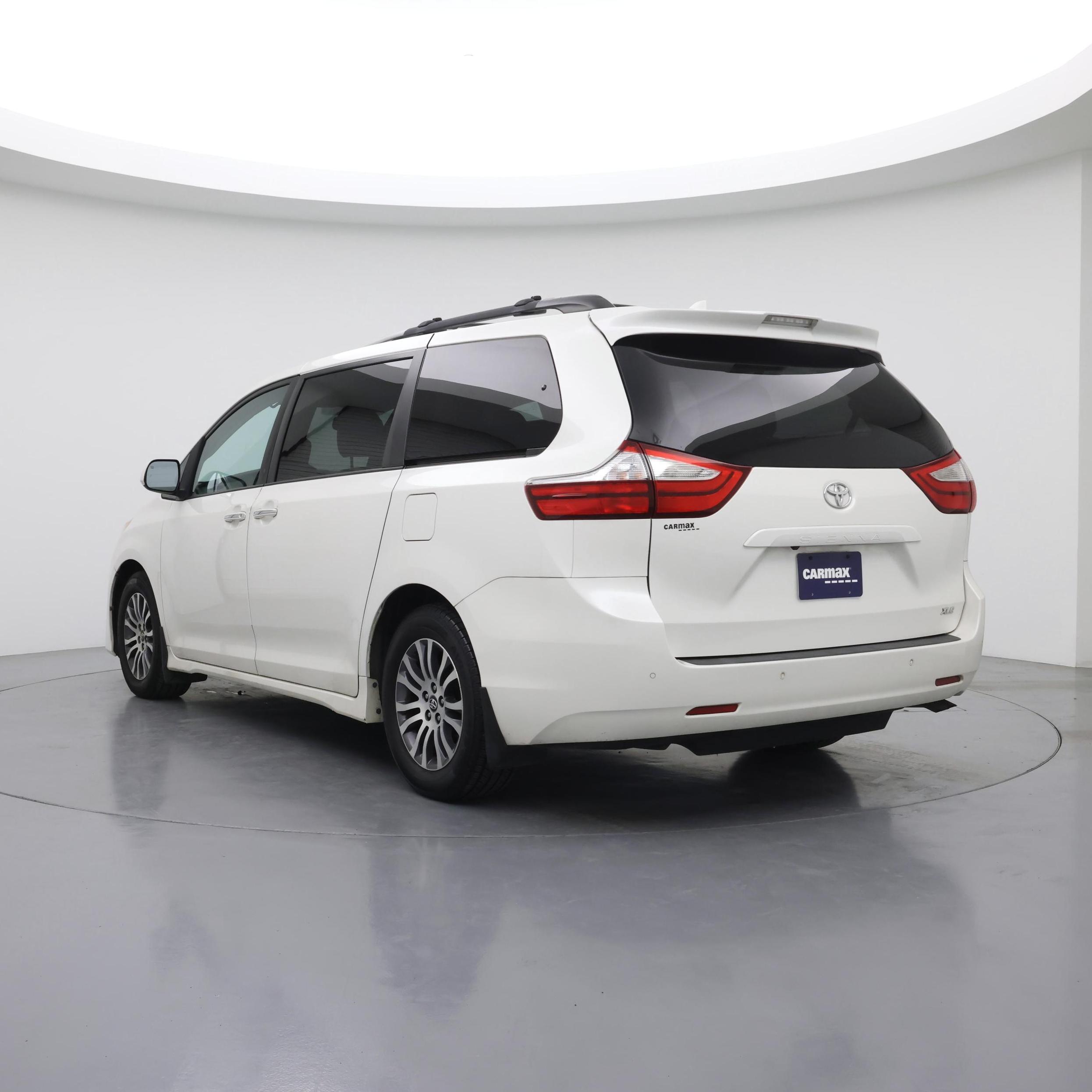 Thumbnail: 2018 Toyota Sienna - 2