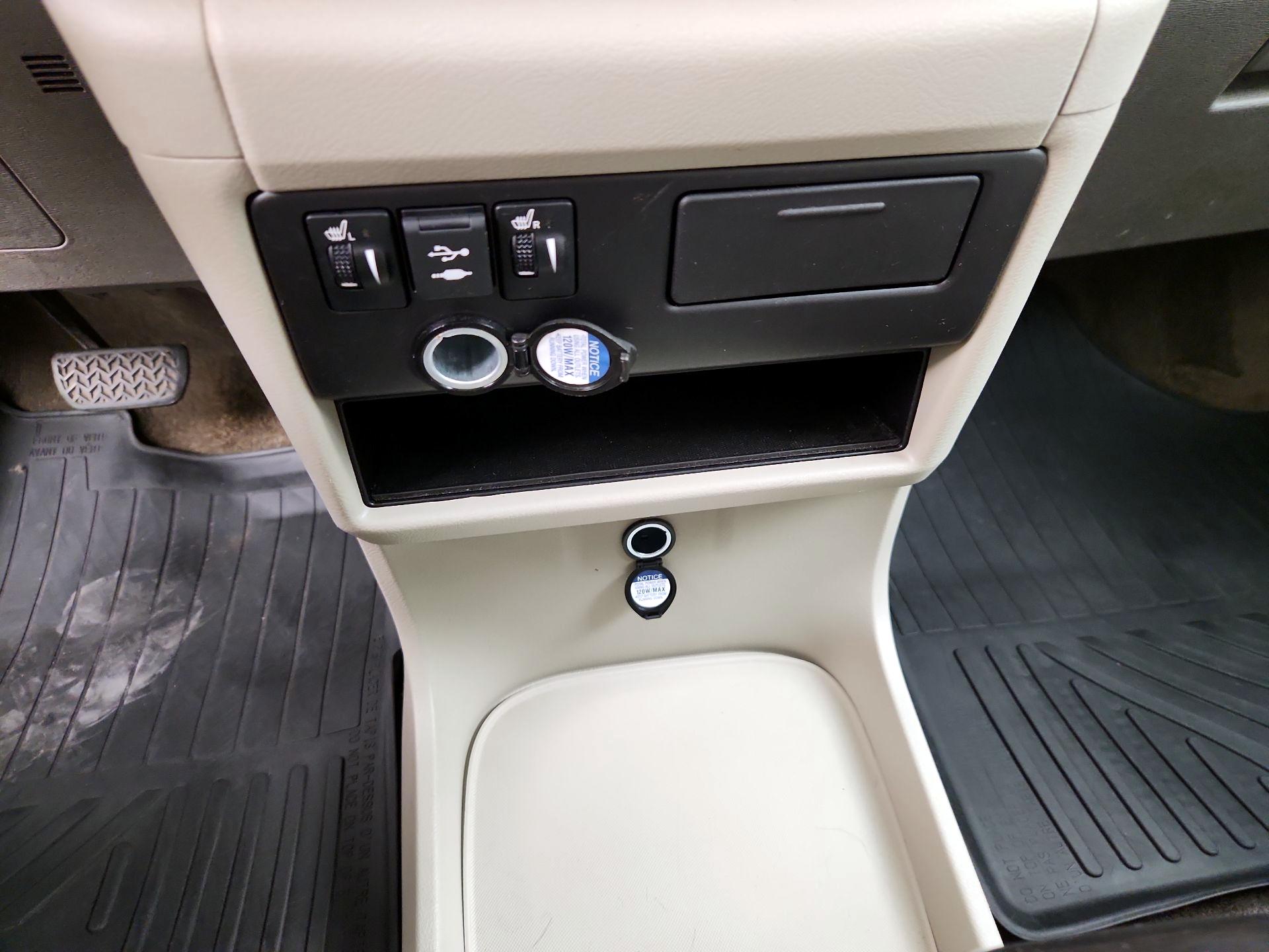 Thumbnail: 2018 Toyota Sienna - 19