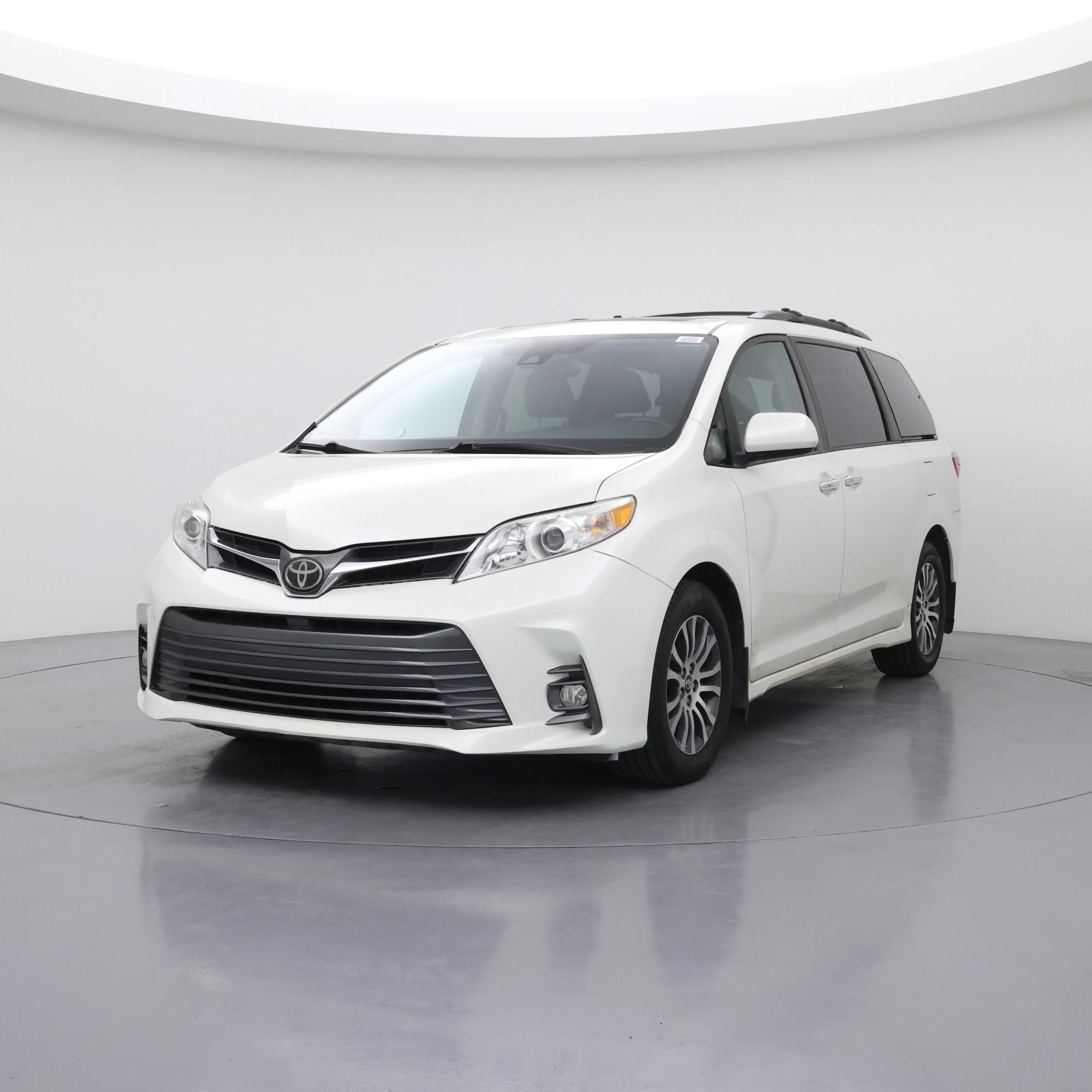 Thumbnail: 2018 Toyota Sienna - 4