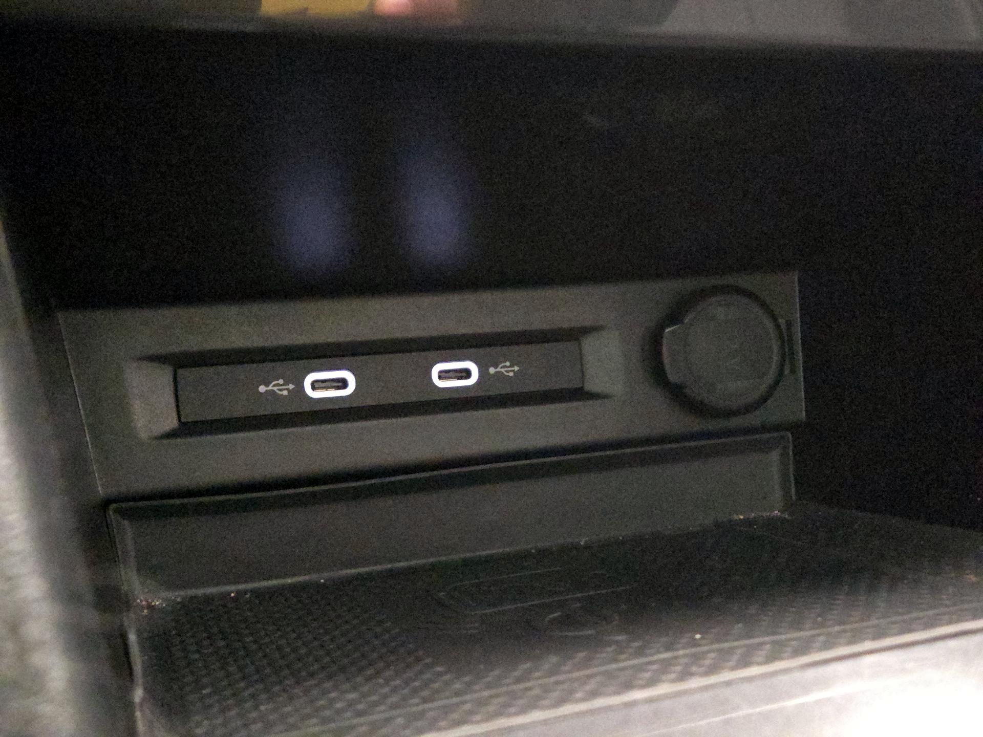 Thumbnail: 2022 Volkswagen Tiguan - 18