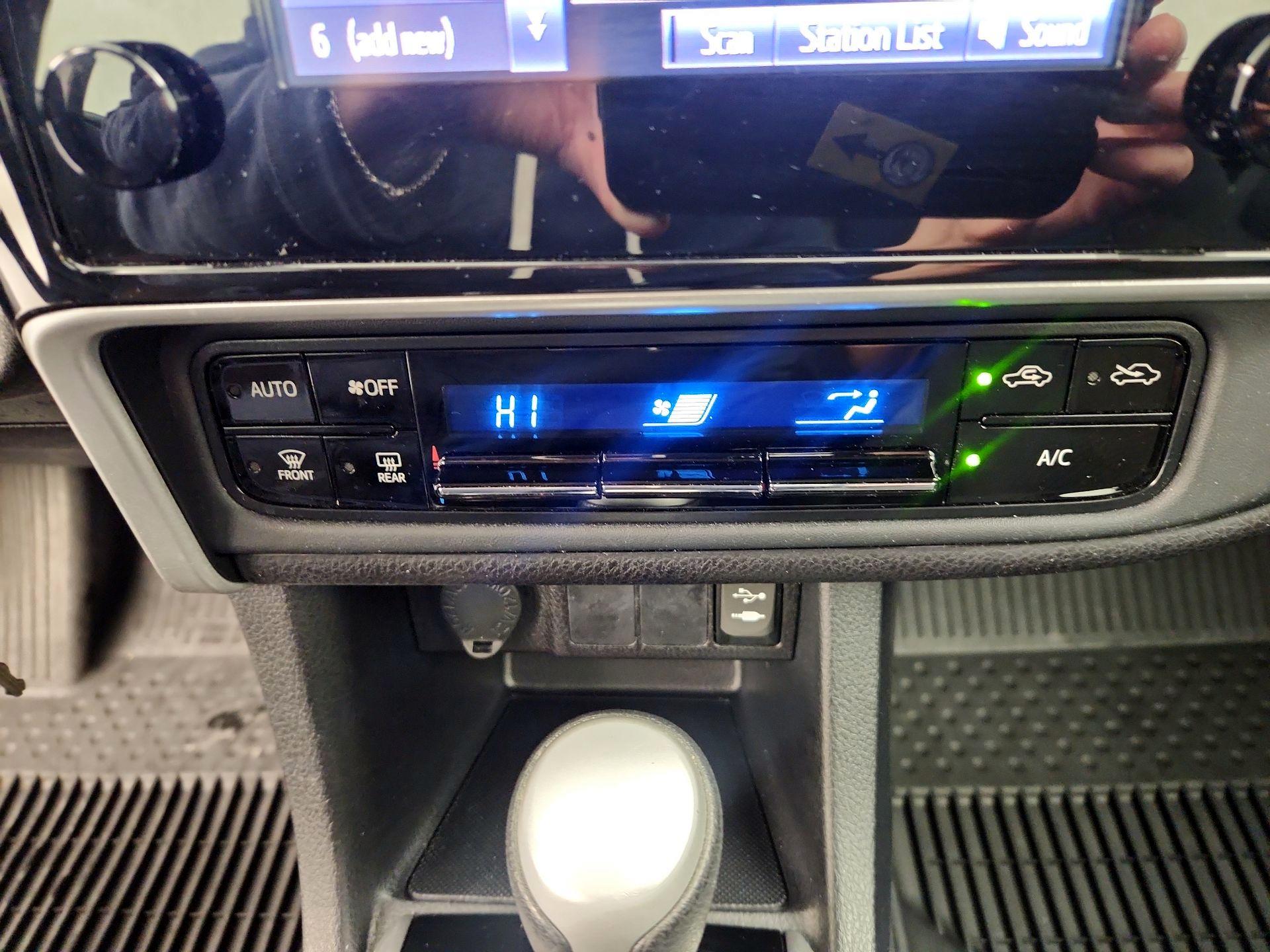 Thumbnail: 2019 Toyota Corolla - 16