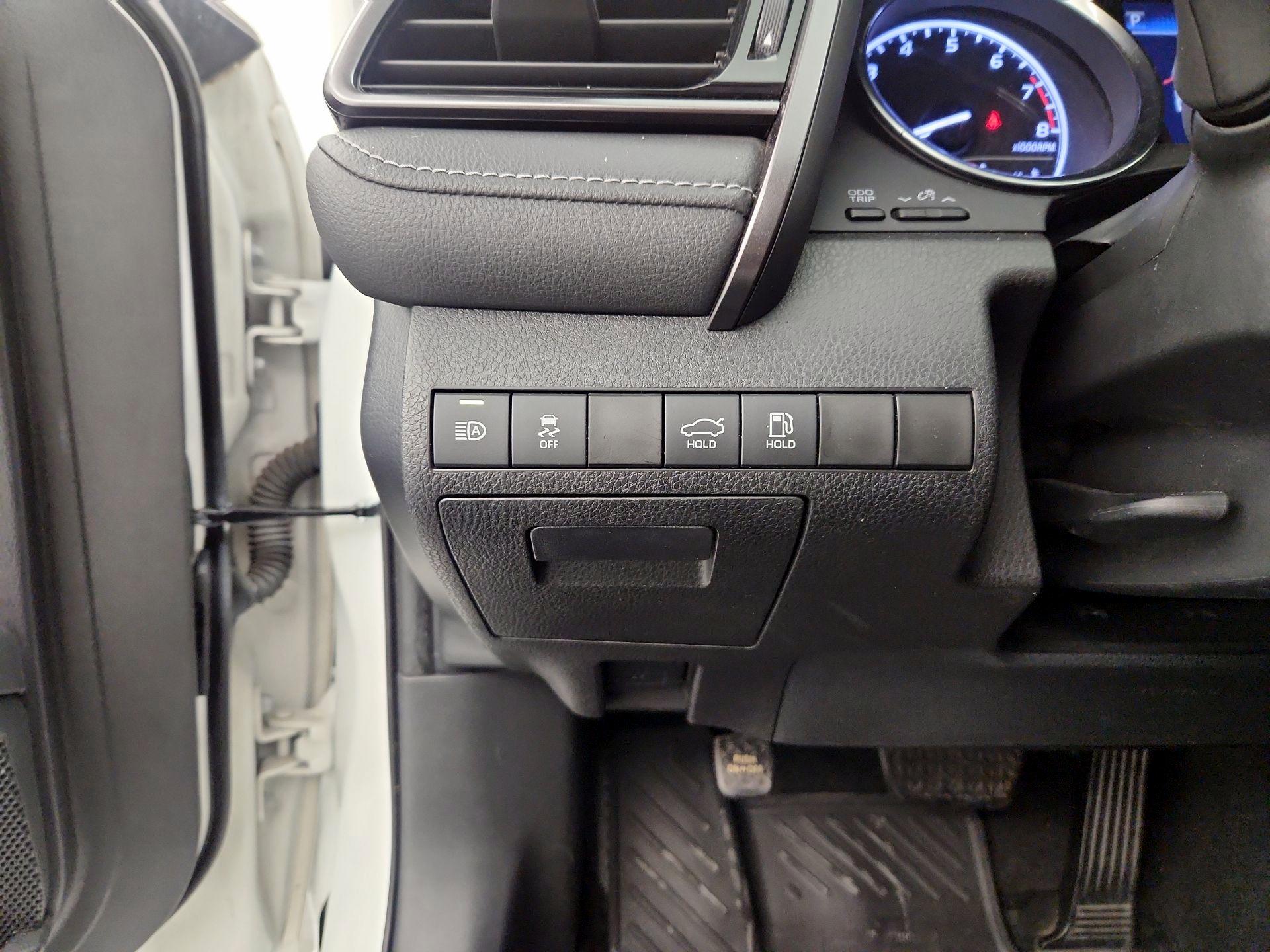 Thumbnail: 2020 Toyota Camry - 13