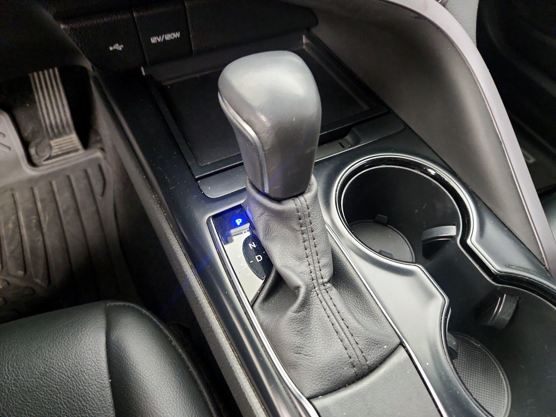 Thumbnail: 2020 Toyota Camry - 17