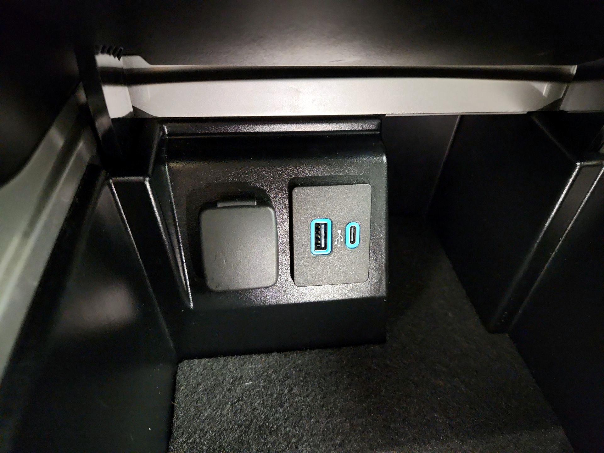 Thumbnail: 2022 Ford Explorer - 18