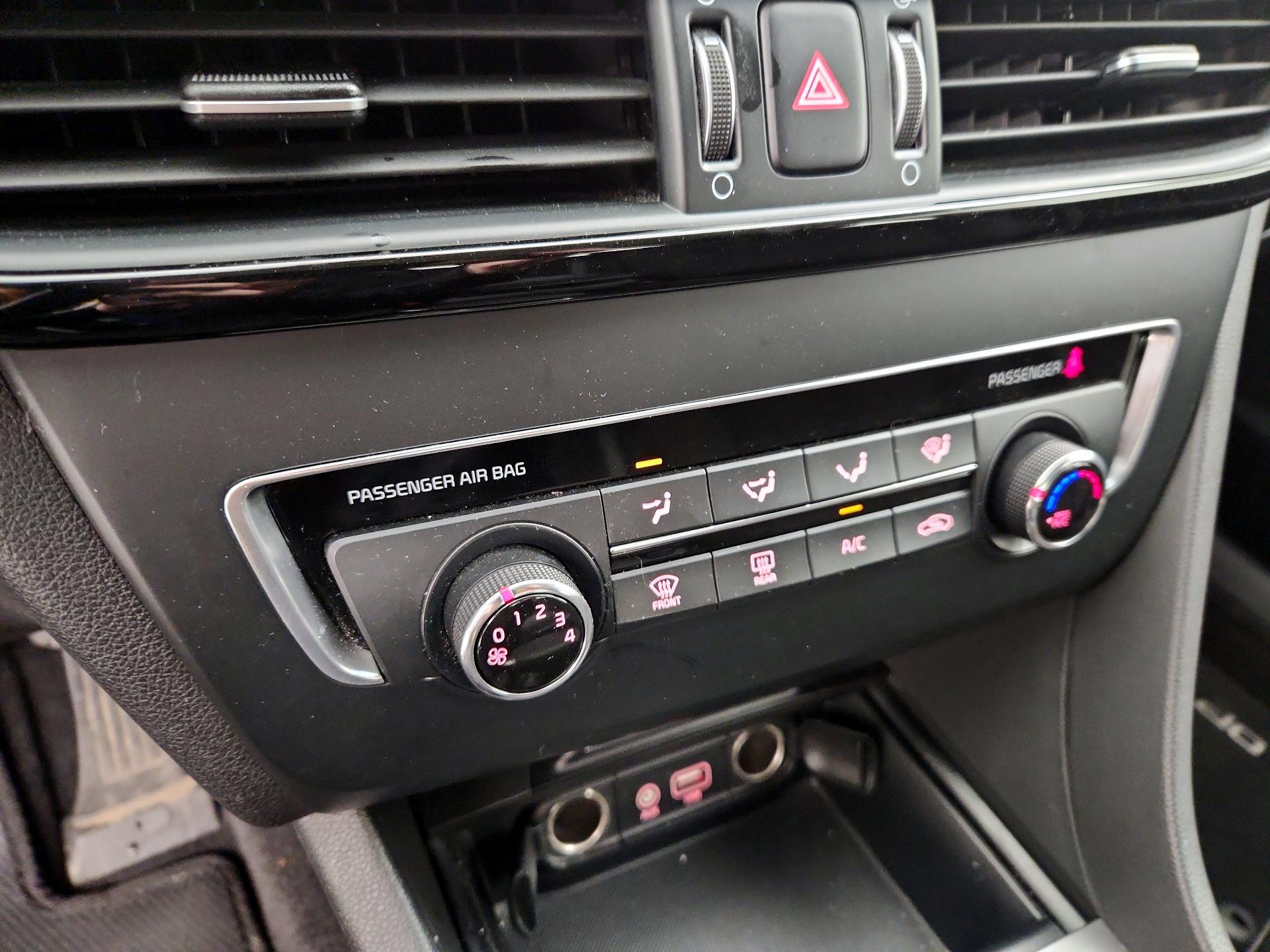 Thumbnail: 2016 Kia Optima - 16