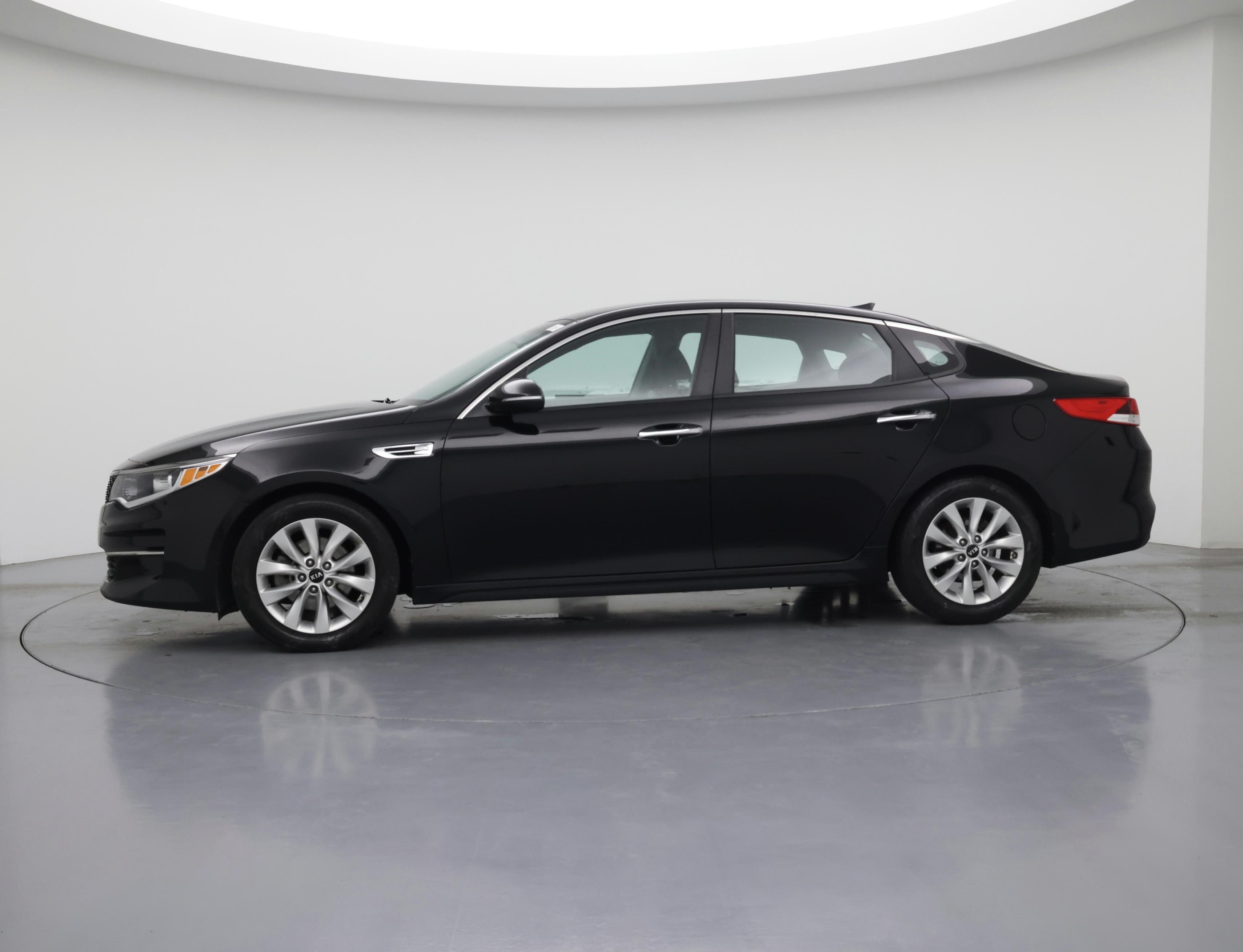Thumbnail: 2016 Kia Optima - 3