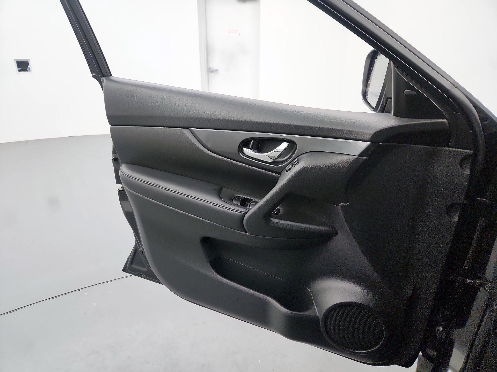 Thumbnail: 2018 Nissan Rogue - 12