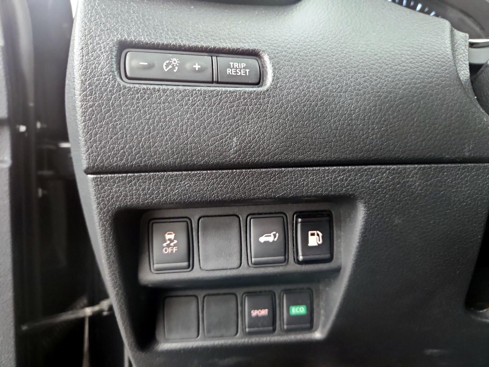 Thumbnail: 2018 Nissan Rogue - 13