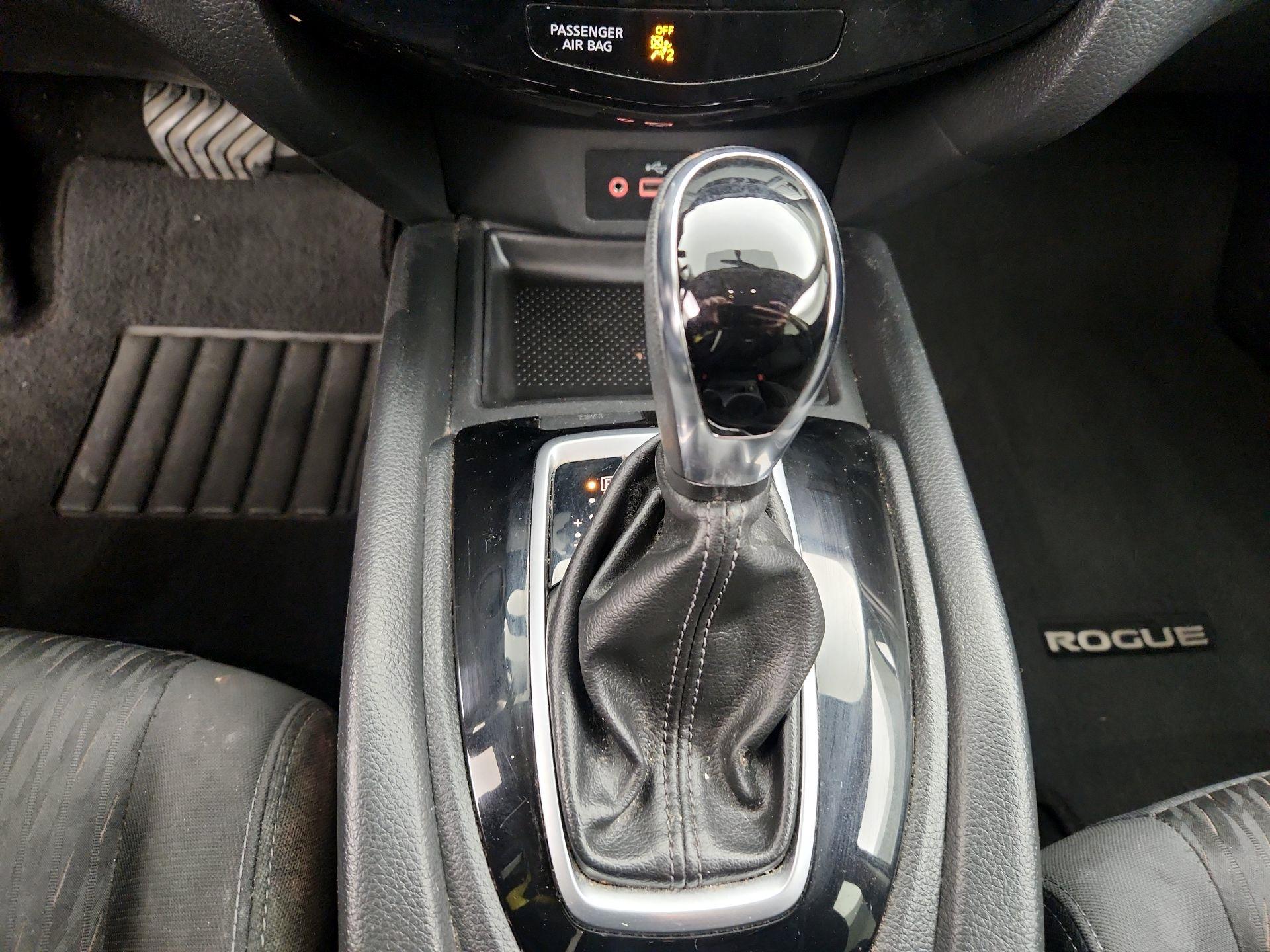 Thumbnail: 2018 Nissan Rogue - 17