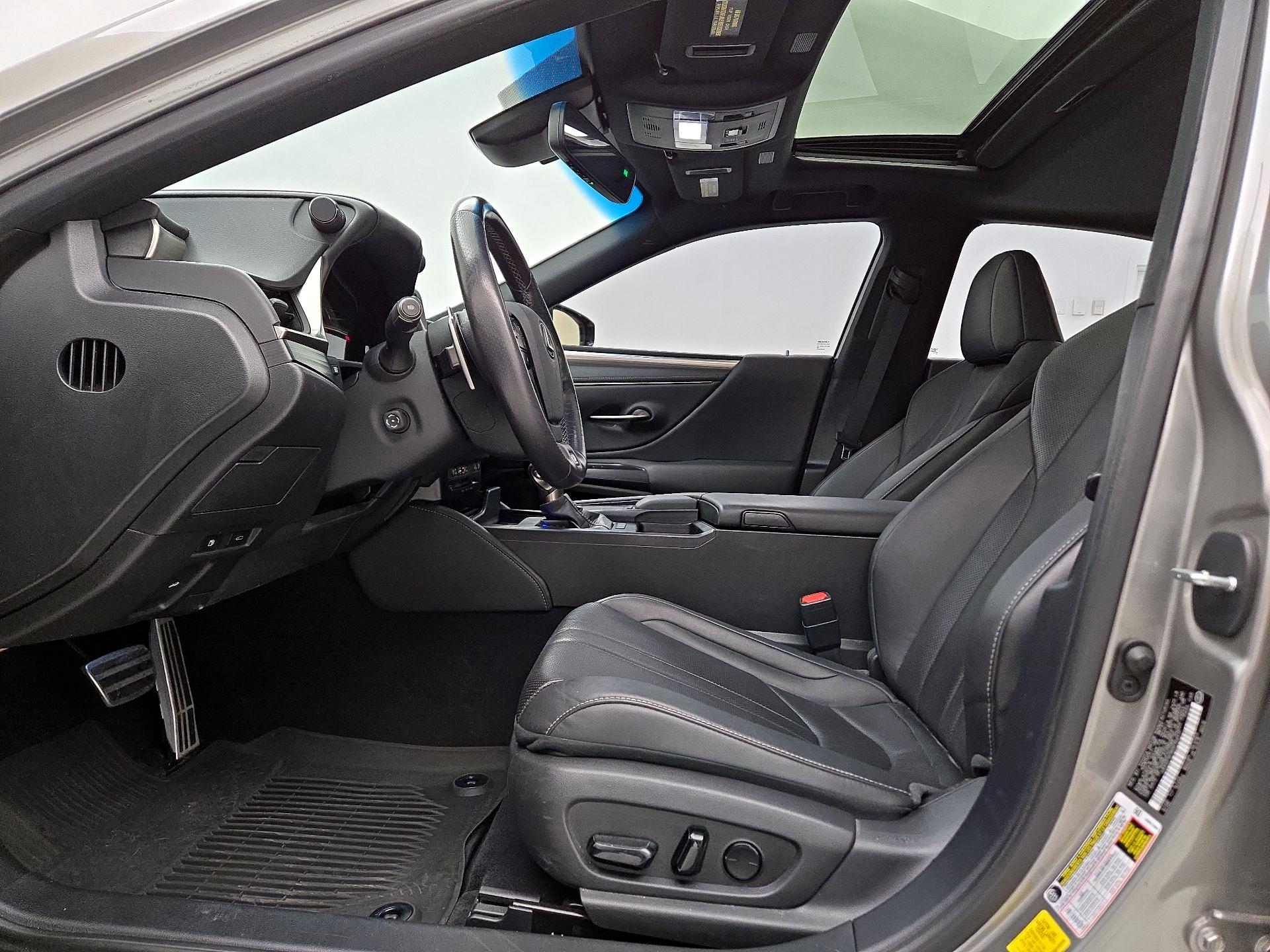 Thumbnail: 2021 Lexus ES - 11