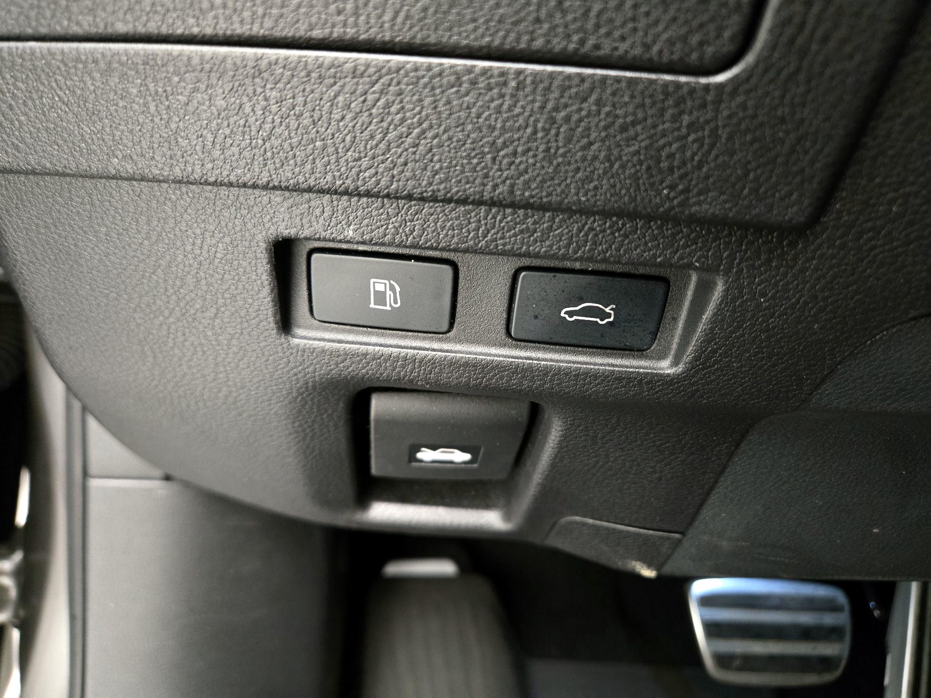 Thumbnail: 2021 Lexus ES - 13