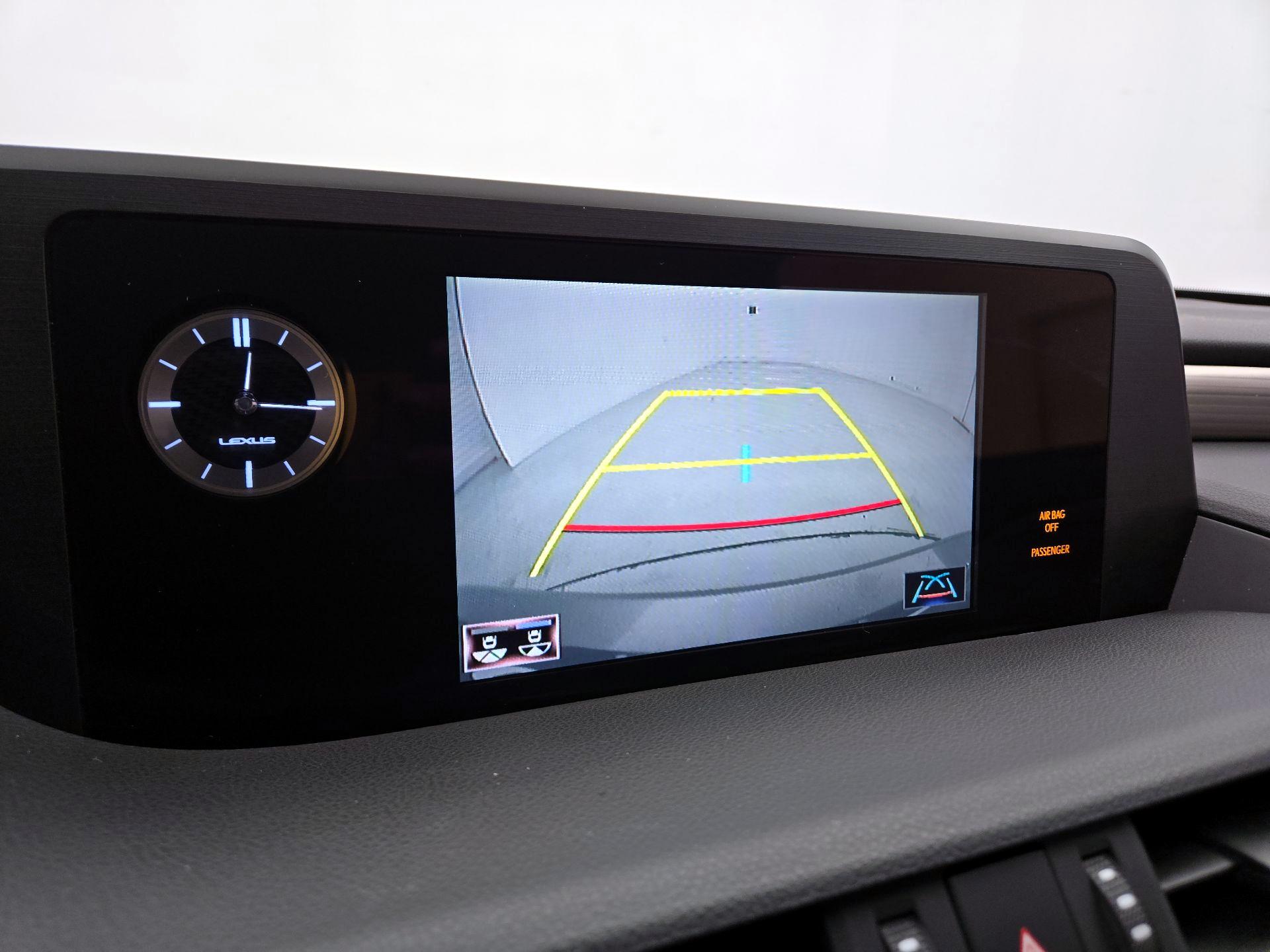 Thumbnail: 2021 Lexus ES - 14