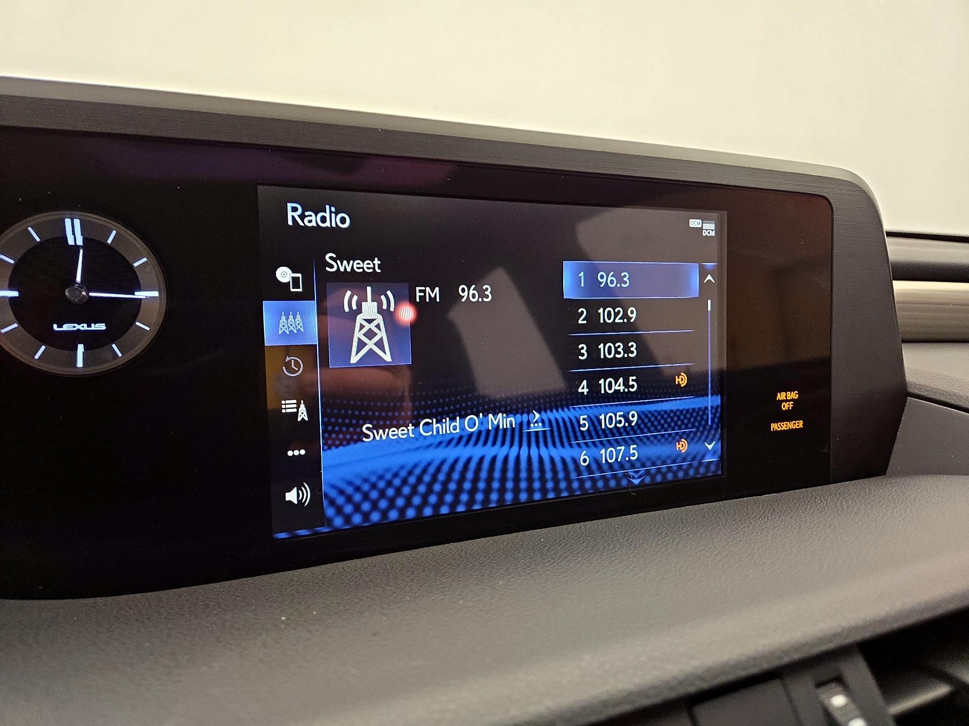 Thumbnail: 2021 Lexus ES - 15