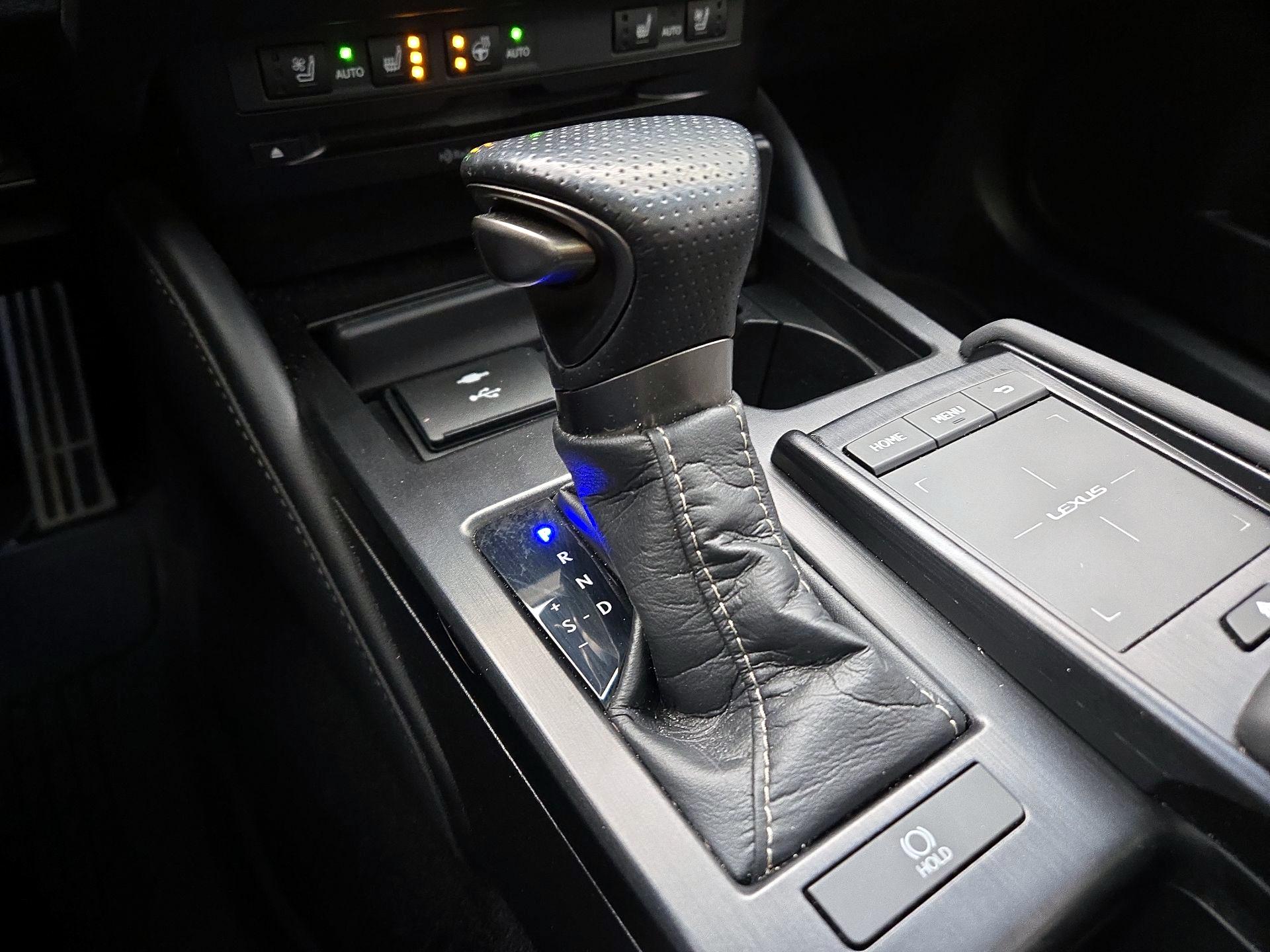 Thumbnail: 2021 Lexus ES - 17