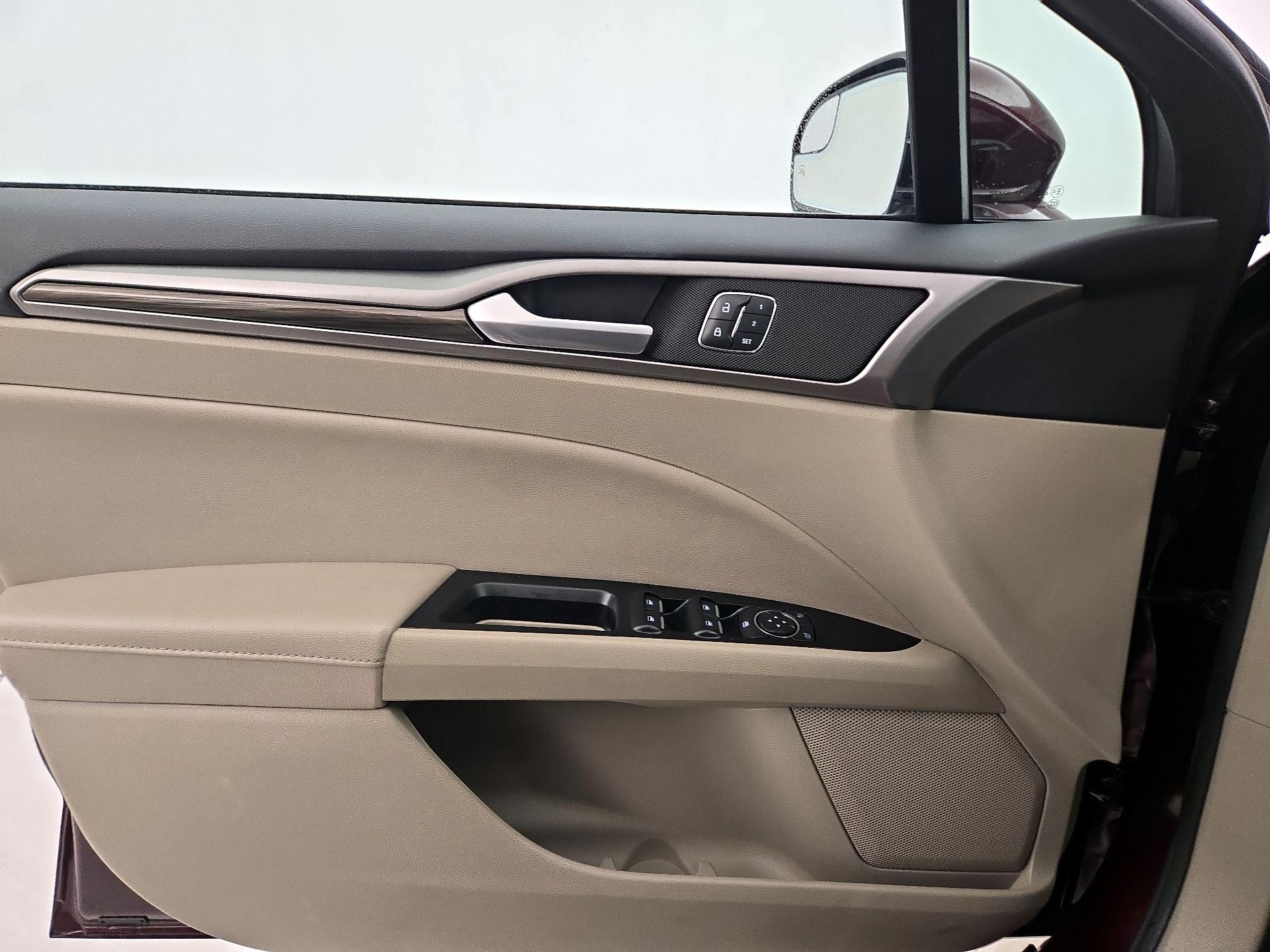 Thumbnail: 2017 Ford Fusion - 12