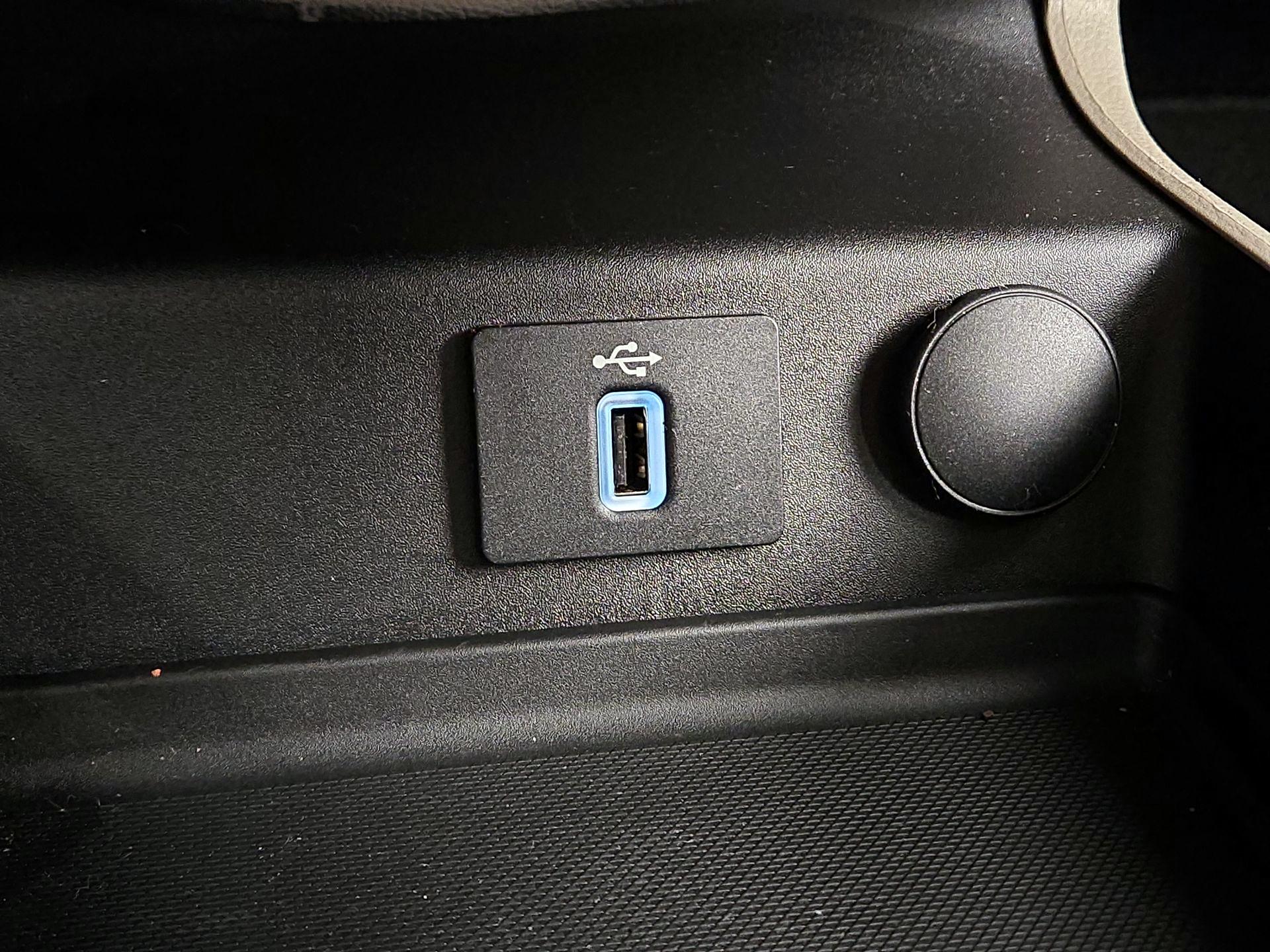 Thumbnail: 2017 Ford Fusion - 19