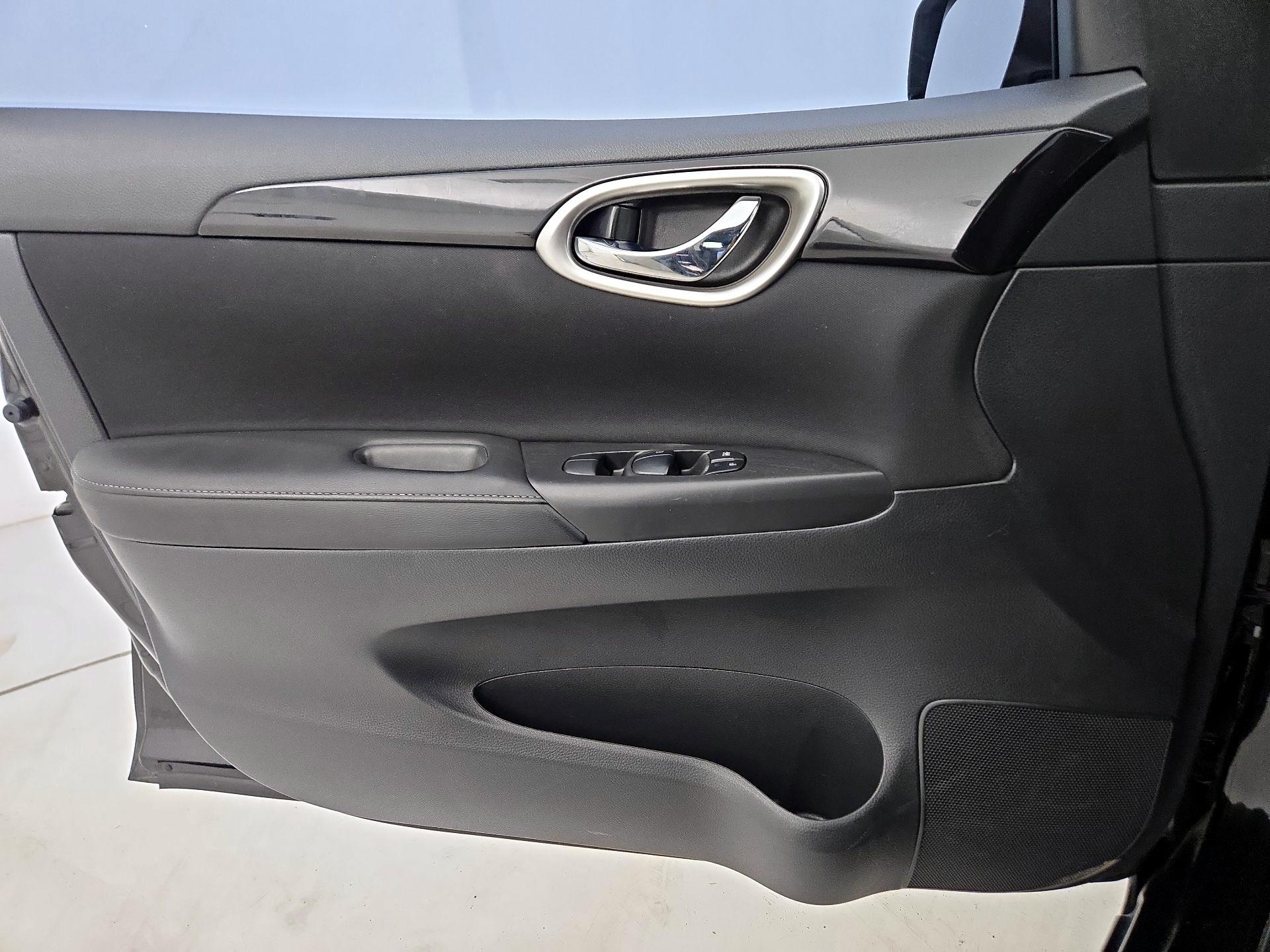 Thumbnail: 2019 Nissan Sentra - 12