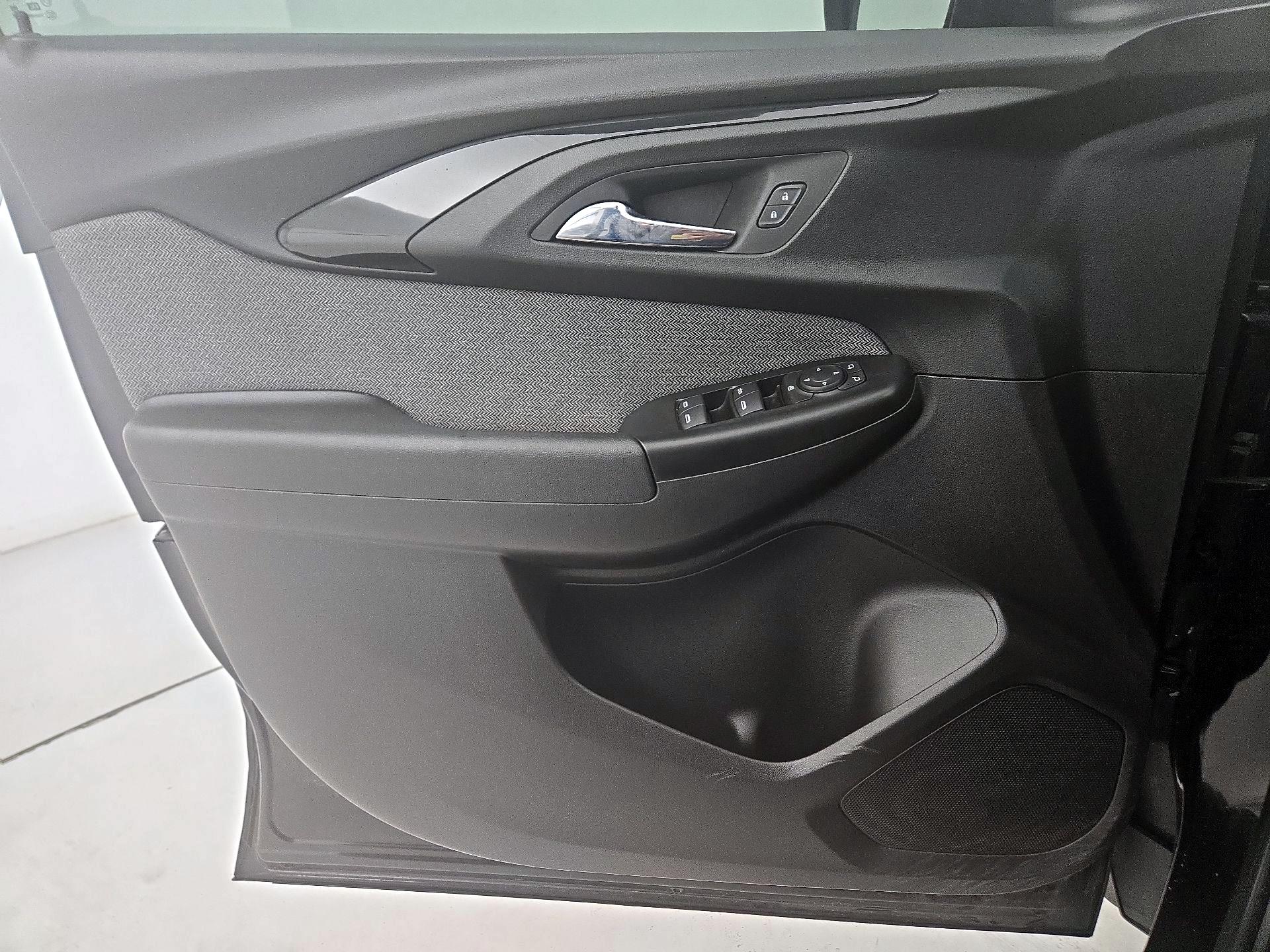 Thumbnail: 2022 Chevrolet TrailBlazer - 12