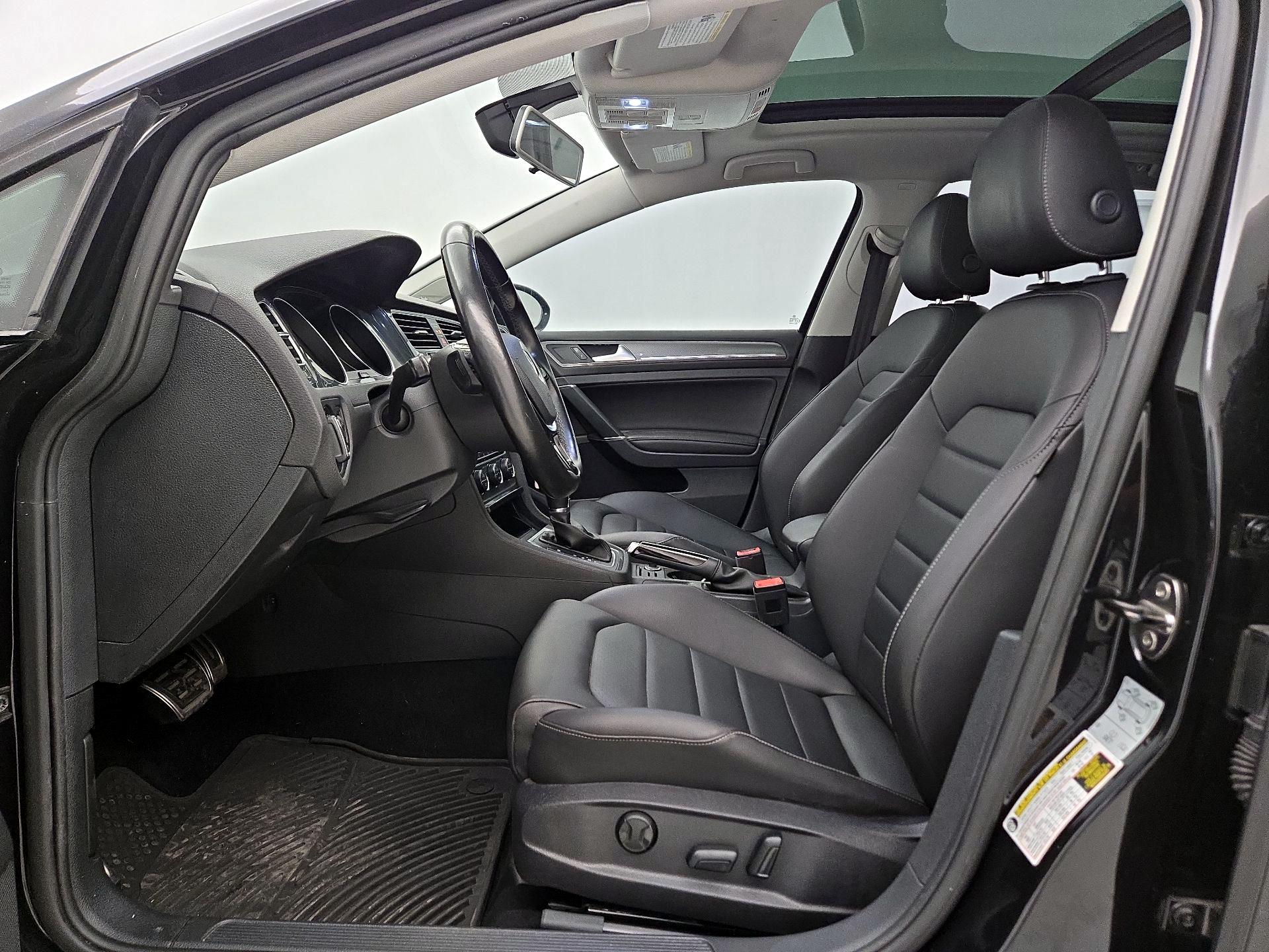 Thumbnail: 2017 Volkswagen Golf - 11