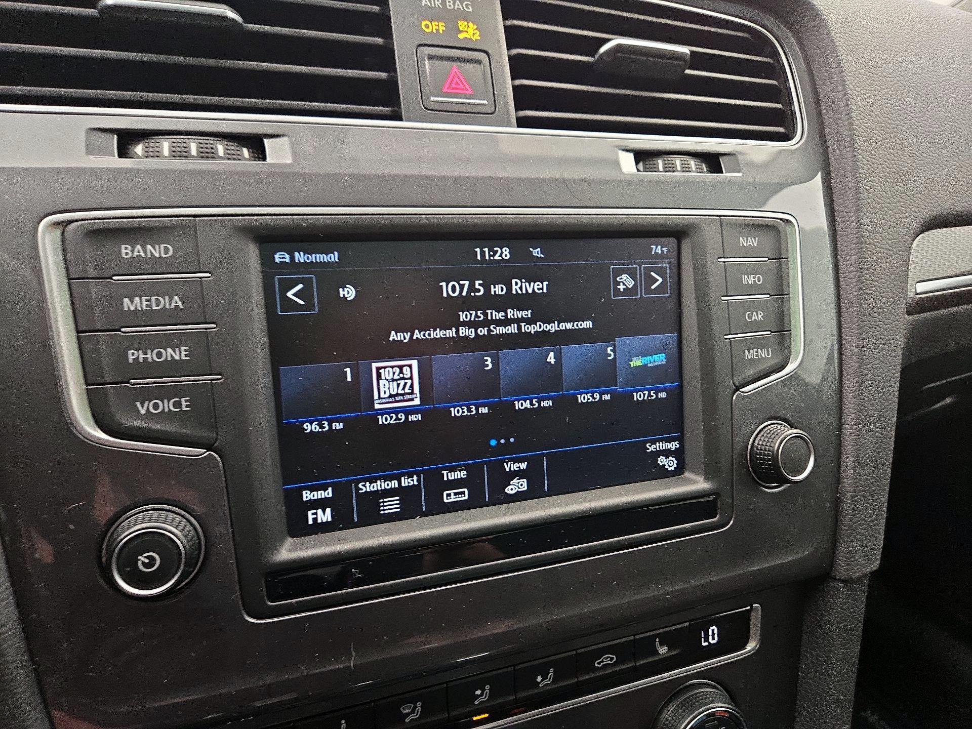 Thumbnail: 2017 Volkswagen Golf - 15