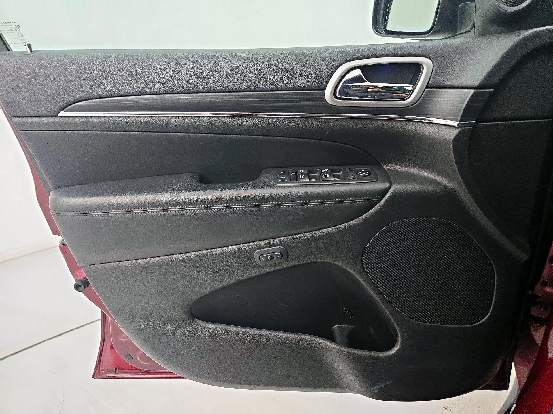 Thumbnail: 2019 Jeep Grand Cherokee - 12