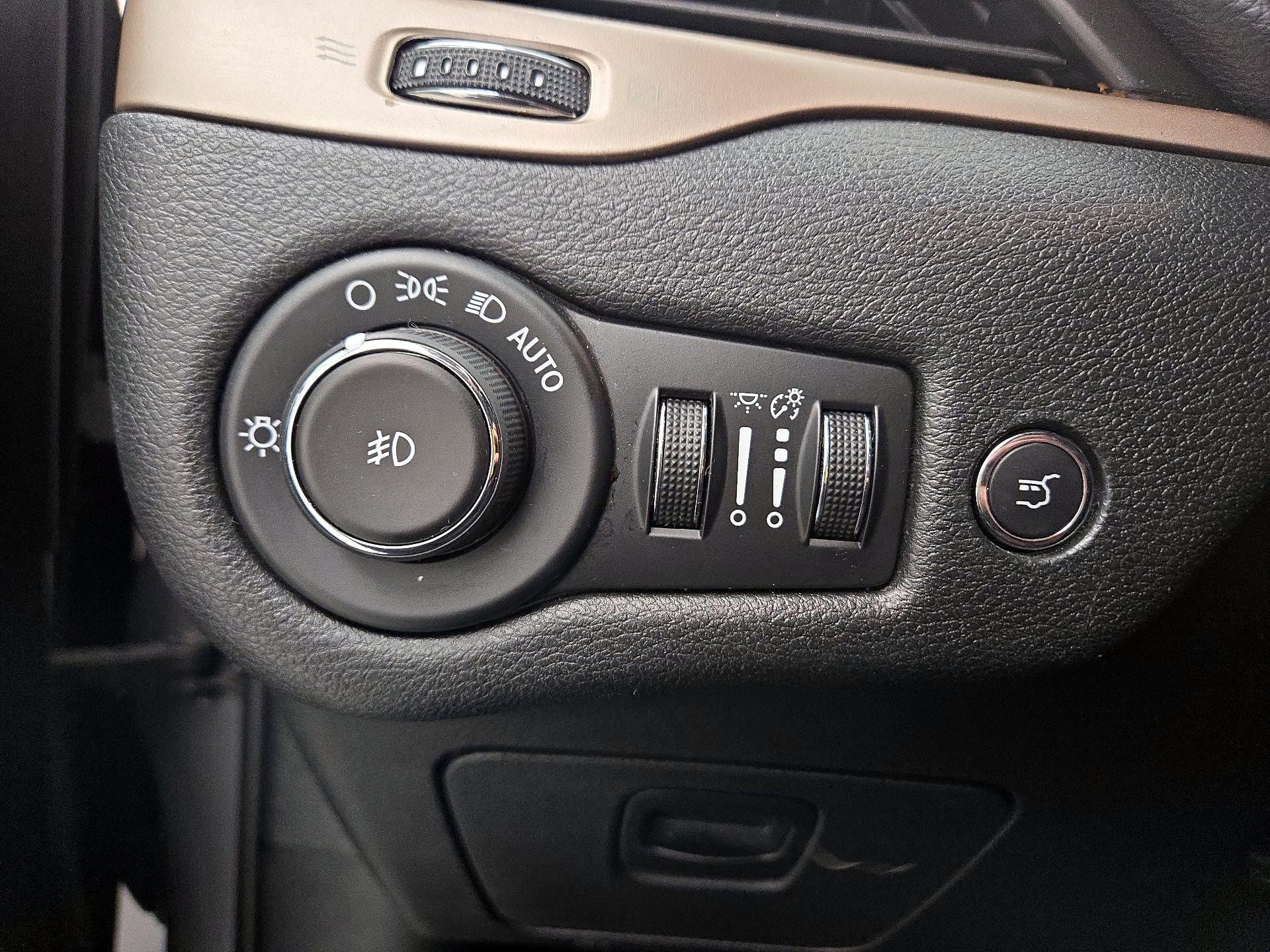 Thumbnail: 2015 Jeep Cherokee - 13