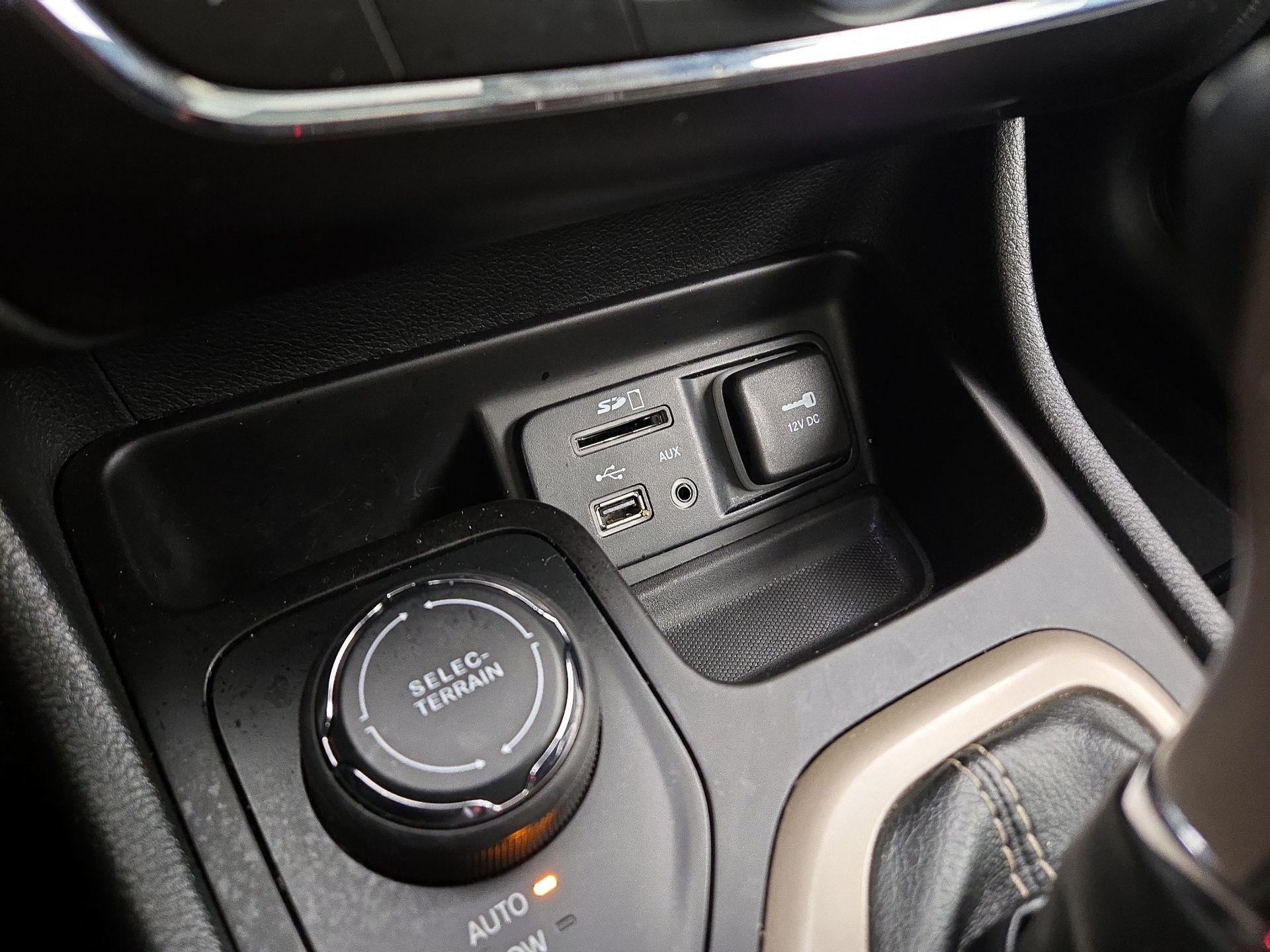 Thumbnail: 2015 Jeep Cherokee - 18